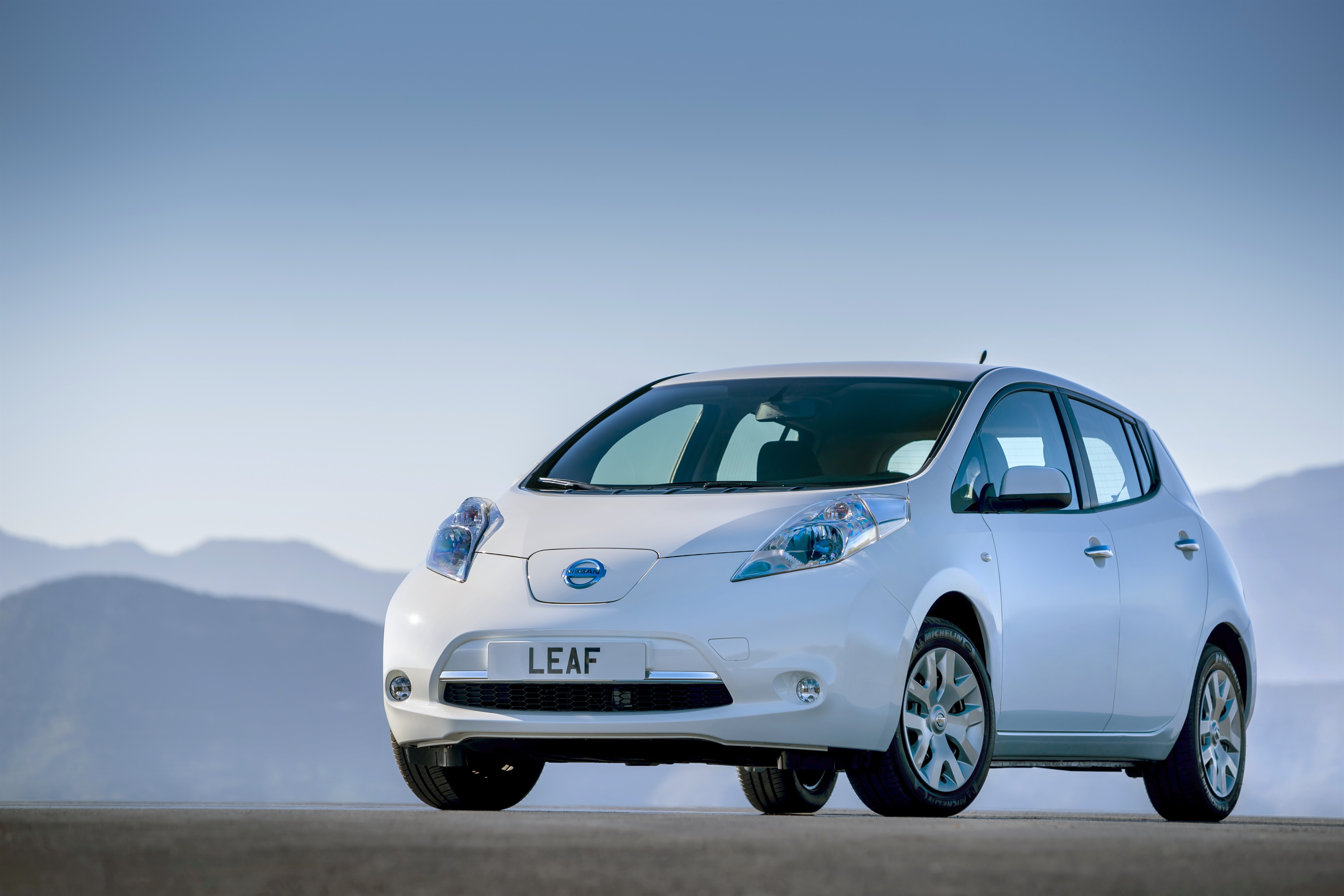 Nissan leaf фото