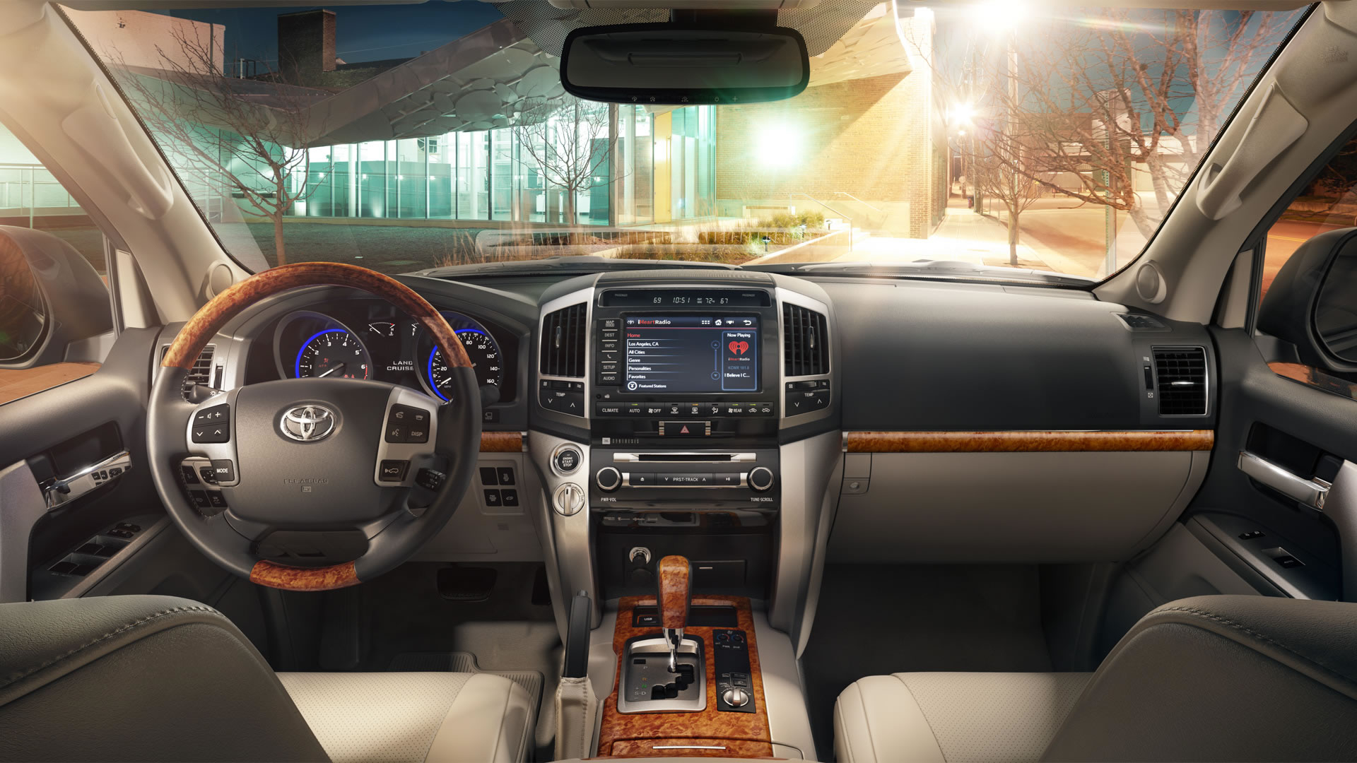 Toyota Land Cruiser 200 Interior