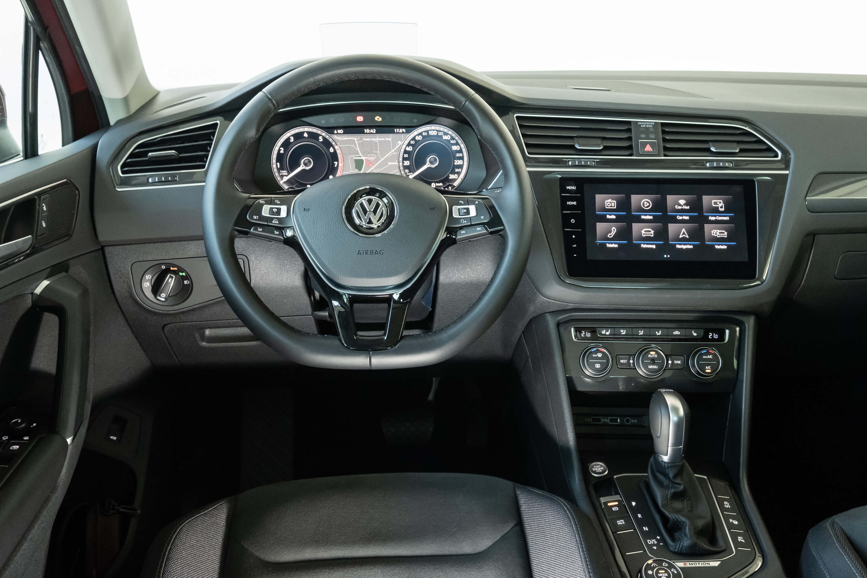 Тигуан торпеда. Volkswagen Tiguan 2 салон. Фольксваген Тигуан 2017 интерьер. Панель Тигуан 2017. Volkswagen Tiguan 2018 панель.
