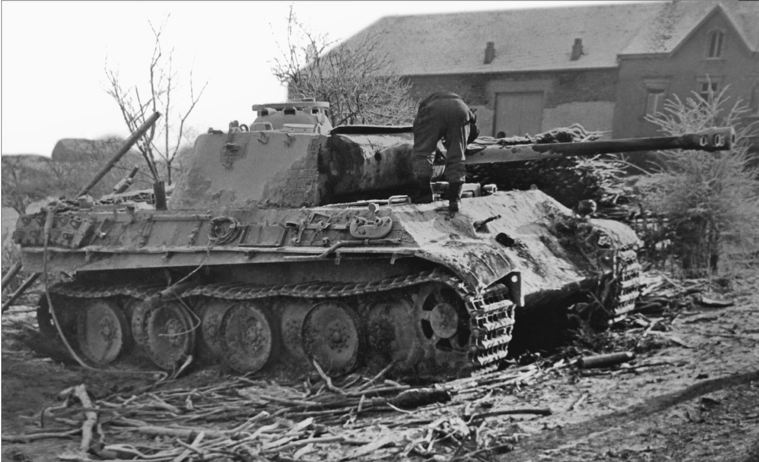 Танк пантера вермахта. Танк пантера 1941-1945. Танк пантера 1944. Подбитый немецкий танк пантера.