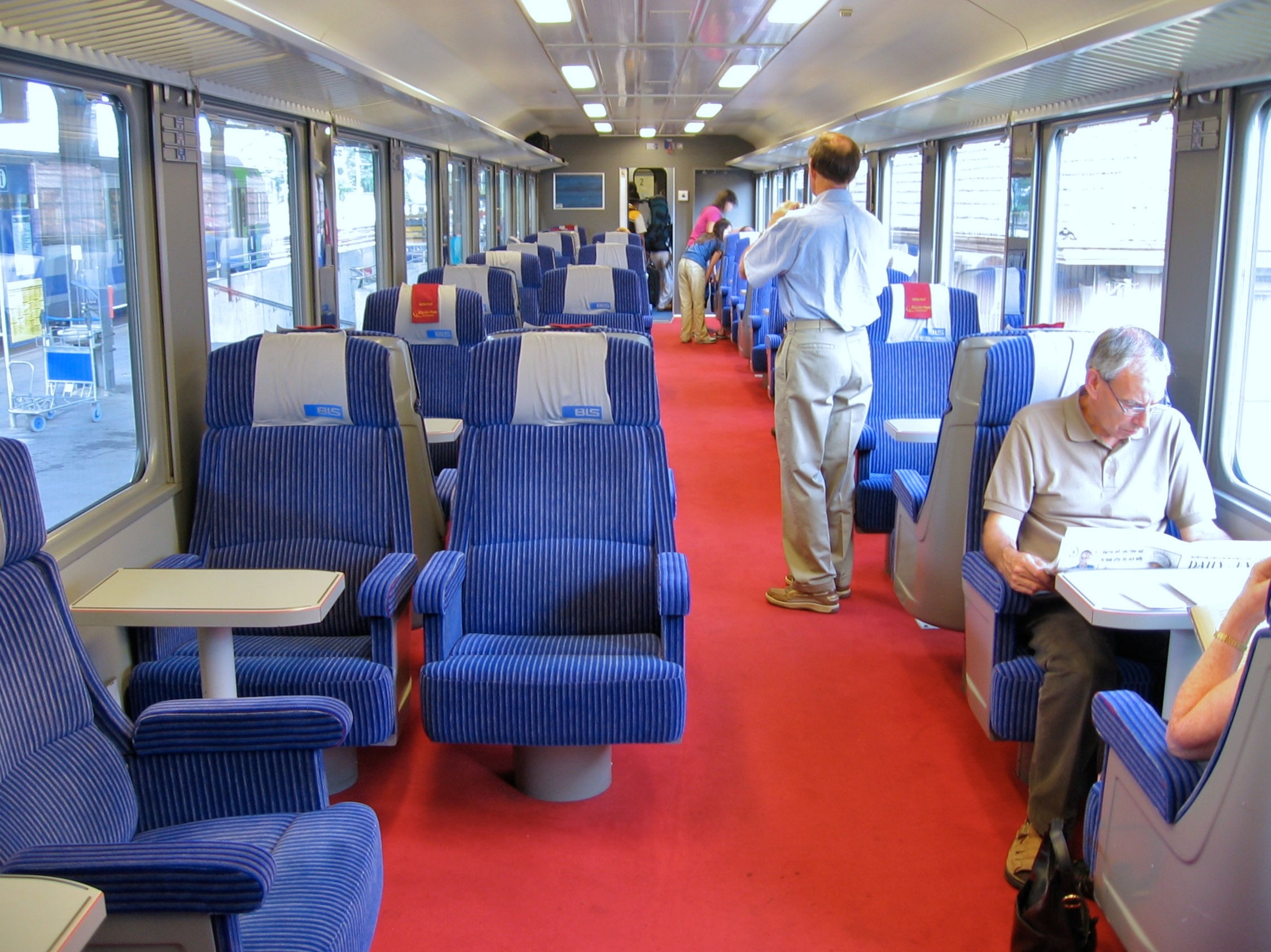 Вагоны в поезде сидят. Сидячий ФПК 2с. Сидячий вагон РЖД 2с. Поезд 027а сидячий вагон.