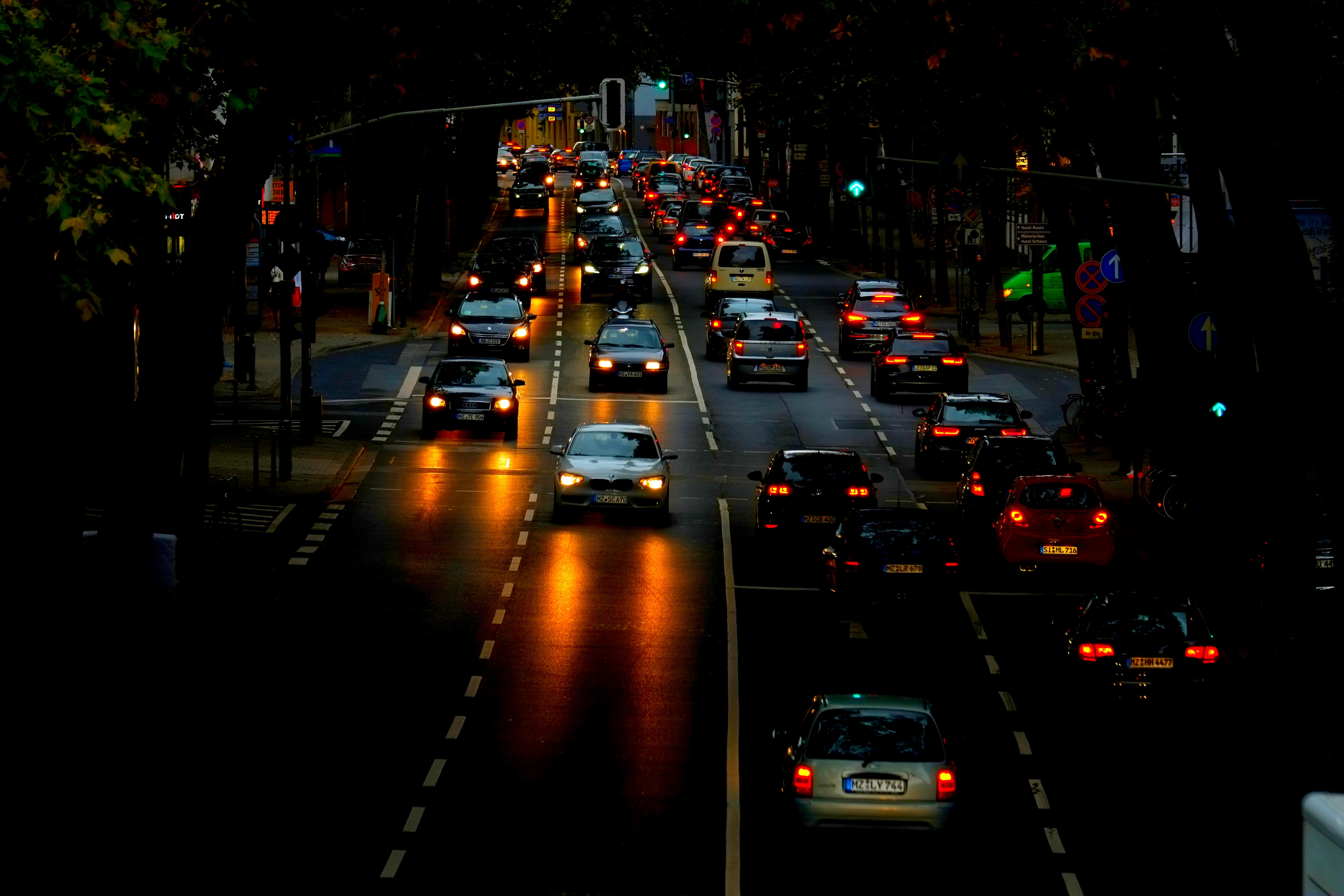 Where traffic. Ночная дорога. Ночной город машина. Ночная дорога авто. Ночная улица с машинами.