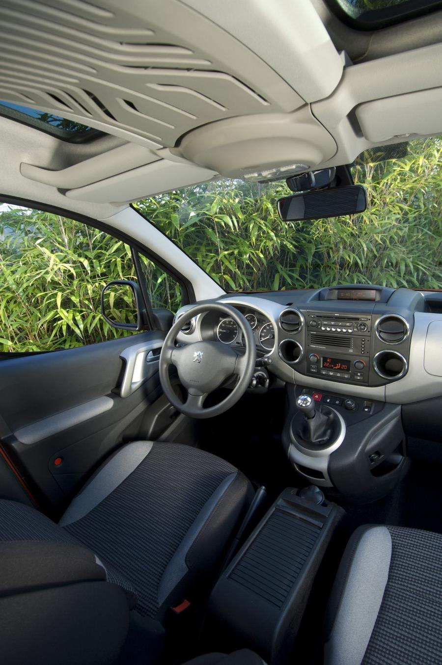 Peugeot partner Tepee 2014 салон