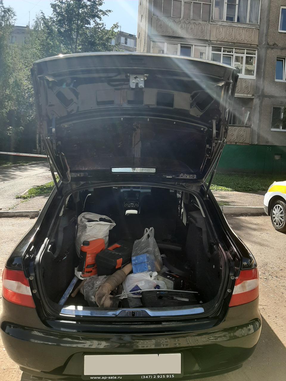 Открытый багажник Шкода Суперб