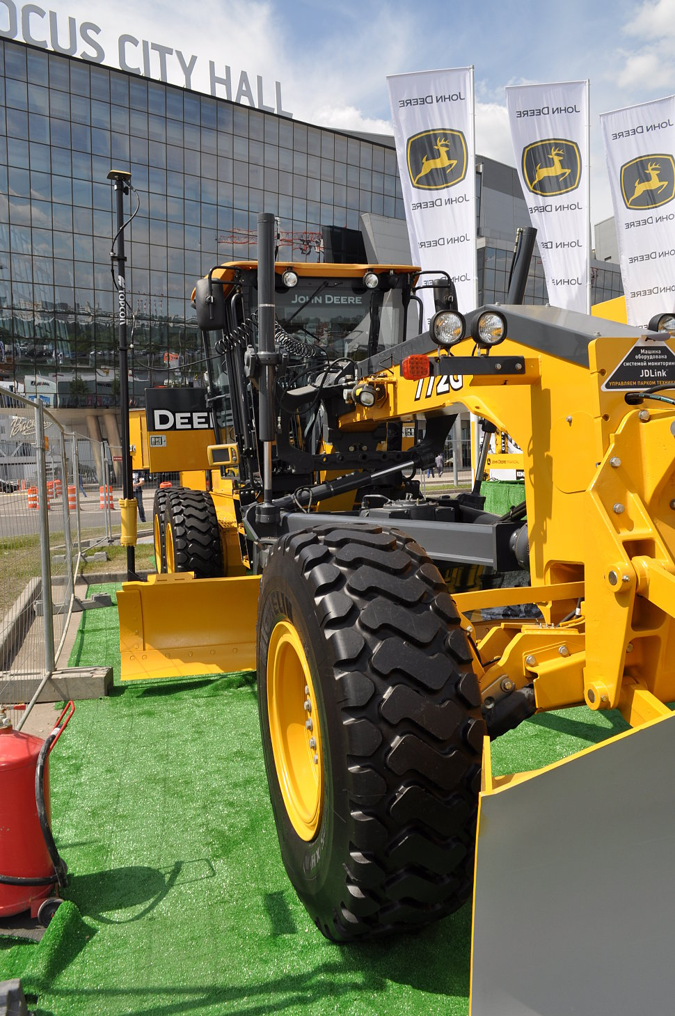 Грейдер John Deere 772g