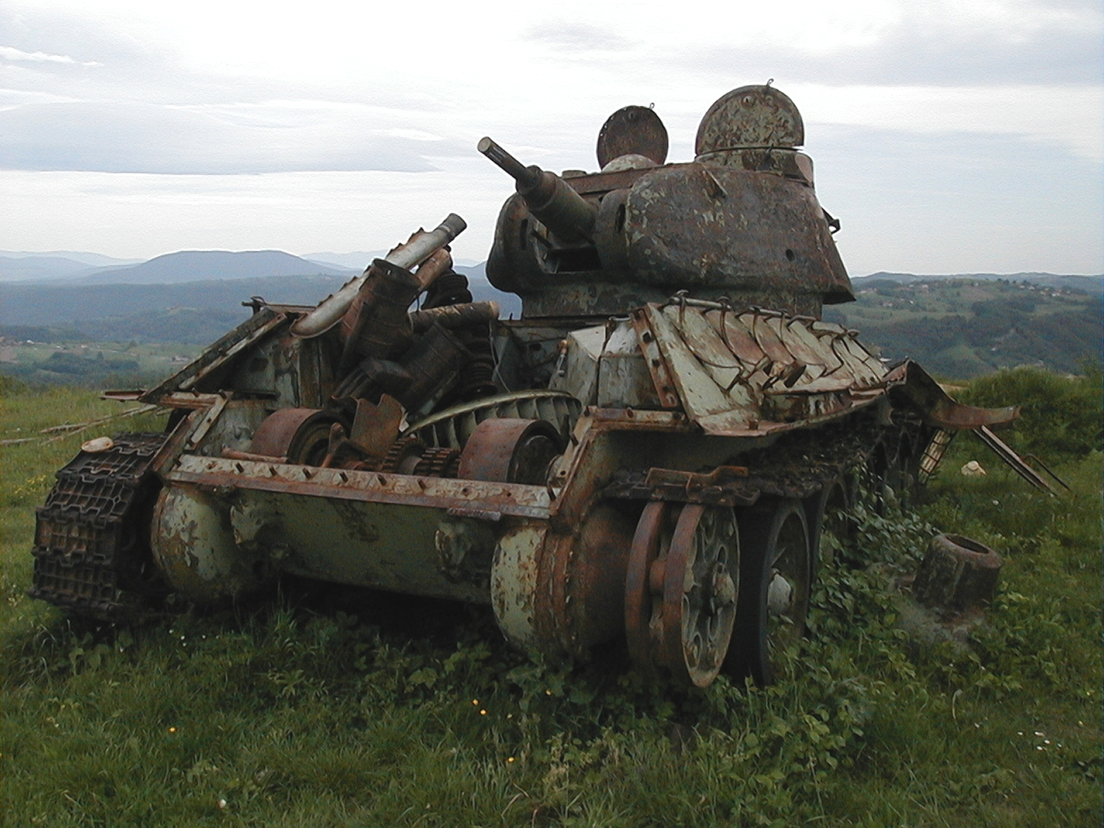 Заброшенный танк т 34