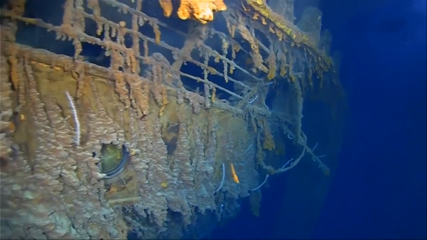 Затонувший Титаник 2022. Титаник затонул в 1912. Титаник на дне океана 2022. Титаник под водой 1912. На дне океана образуются
