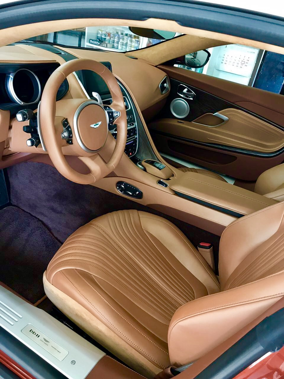 Aston Martin db11 салон