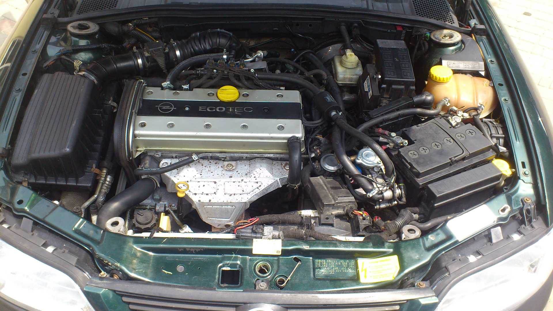 Опель вектра б 1.6 бензин. Opel Vectra b x18xe под капотом. Двигатель х18хе на Опель Вектра б. Опель Вектра б x18xe. Опель Вектра б 2.2.