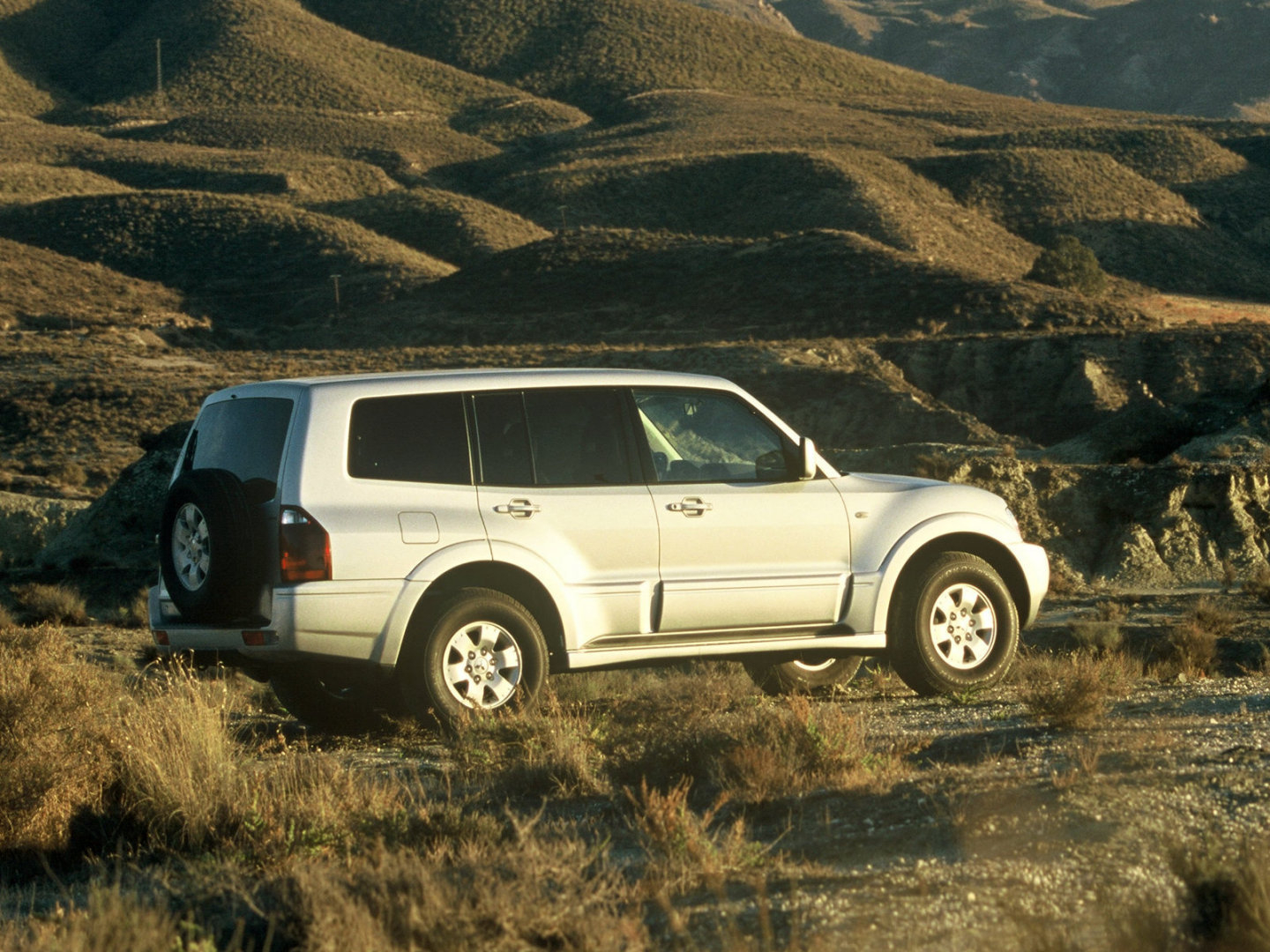 Паджеро 3 2003. Мицубиси Паджеро 3 поколения. Митсубиси Монтеро 3 поколение. Mitsubishi Pajero 3 2003. Митсубиси Паджеро 3 Монтеро.