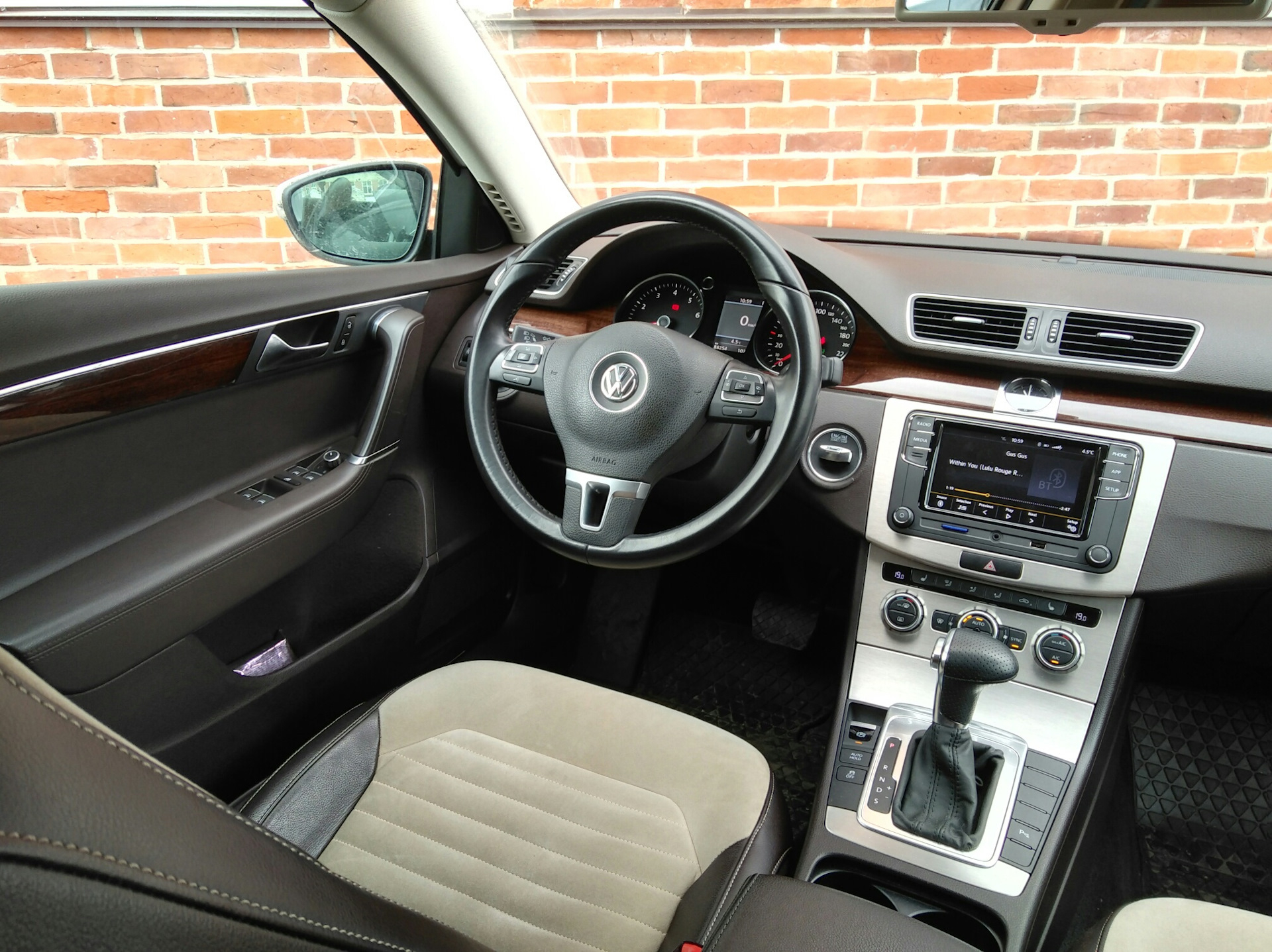 Пассат б7 1.8. Фольксваген Пассат b7 салон. Volkswagen Passat b7 Interior. Фольксваген Пассат б7 салон. Салон Фольксваген Пассат б7 2012.