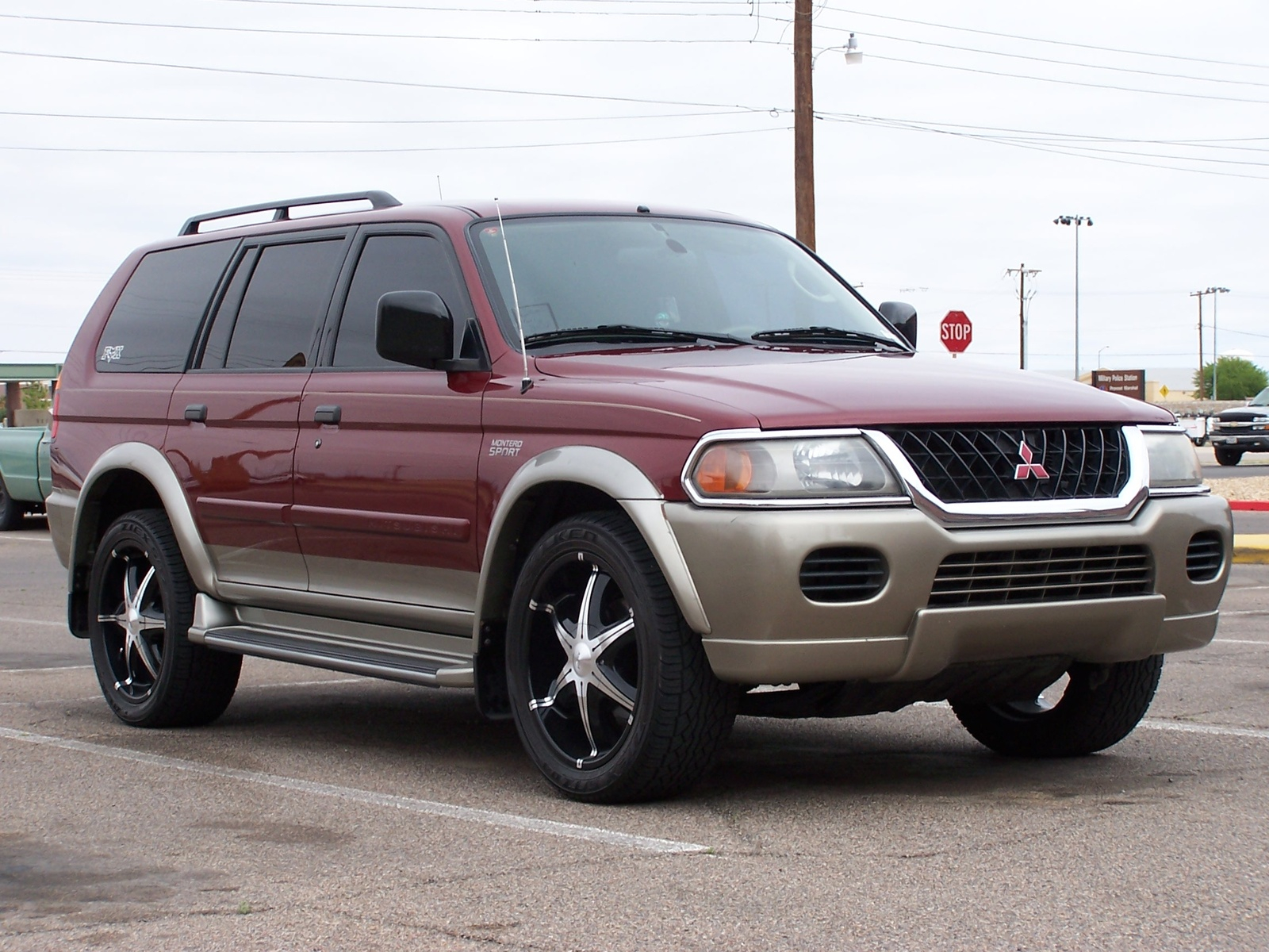 Mitsubishi montero sport. Митсубиси мантероспорт. Мицубиси Монтеро спорт. Mitsubishi Montero 2001. Мицубиси Монтеро спорт 2001.