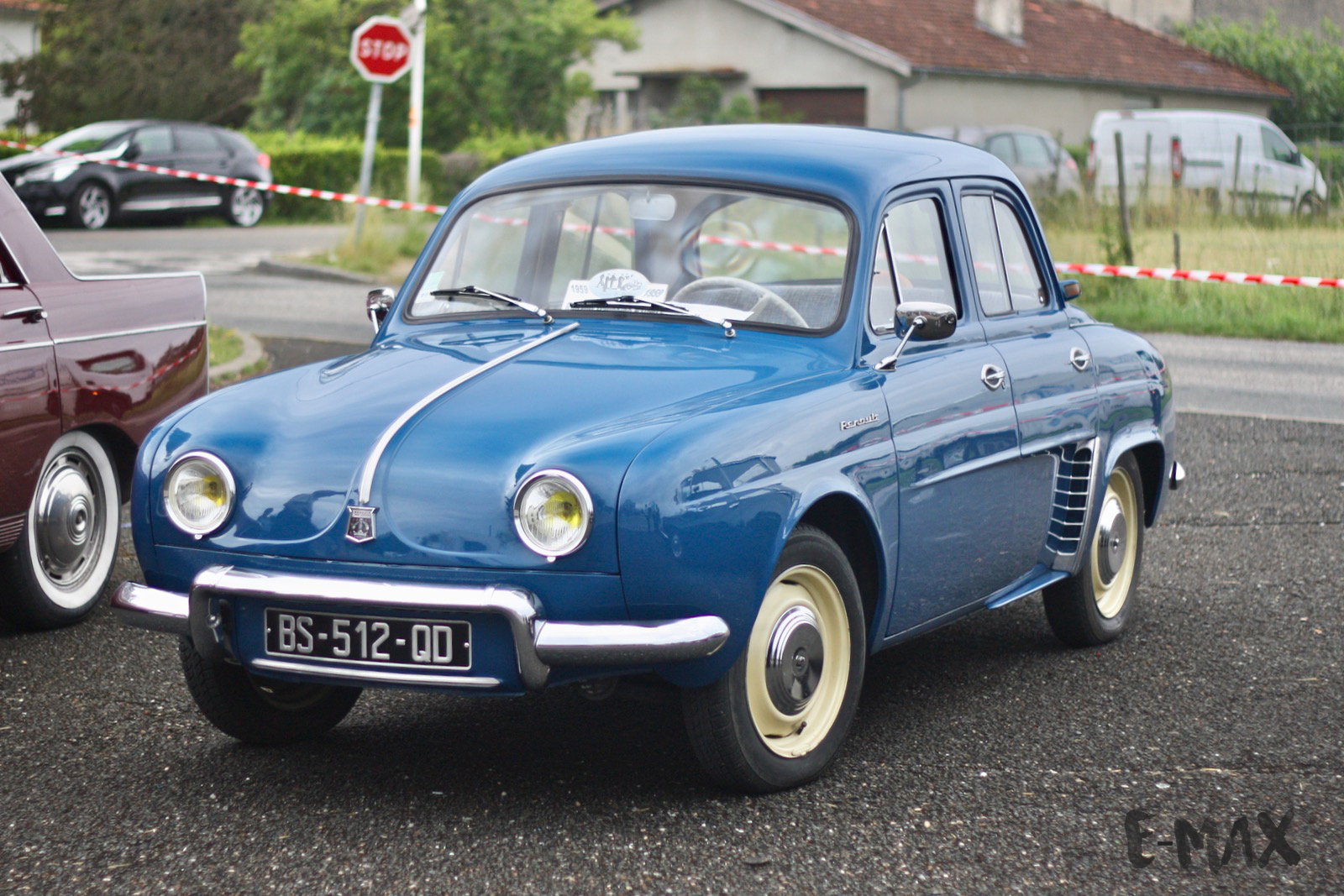 Renault старые. Renault Dauphine 1956. Renault старый. Renault старые модели. Старые марки Рено.