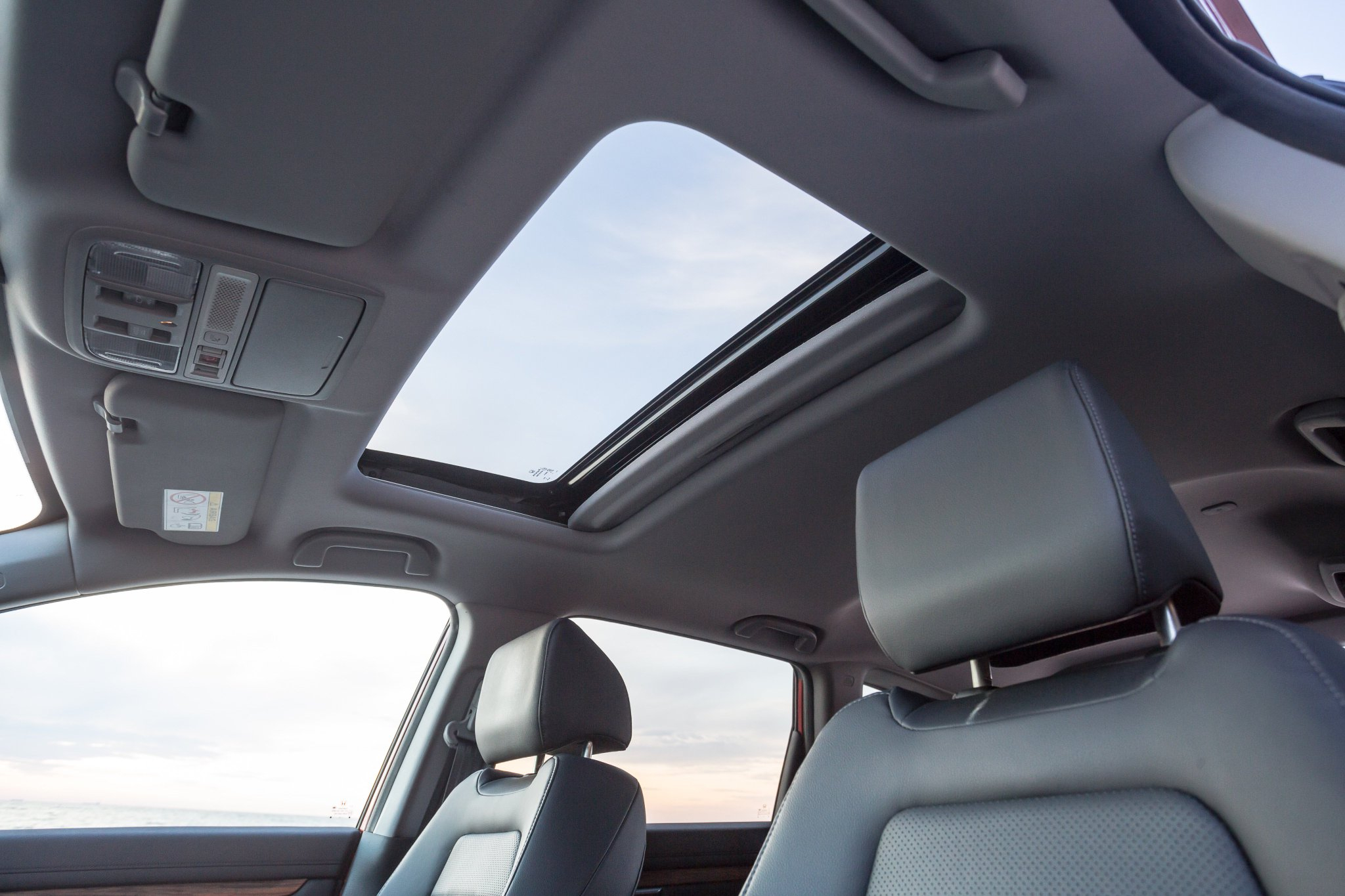 Люк honda. Хонда СРВ 3 С люком. Хонда СРВ С люком на крыше. CRV 3 панорамная крыша. Honda CR-V 2020 панорамная крыша.