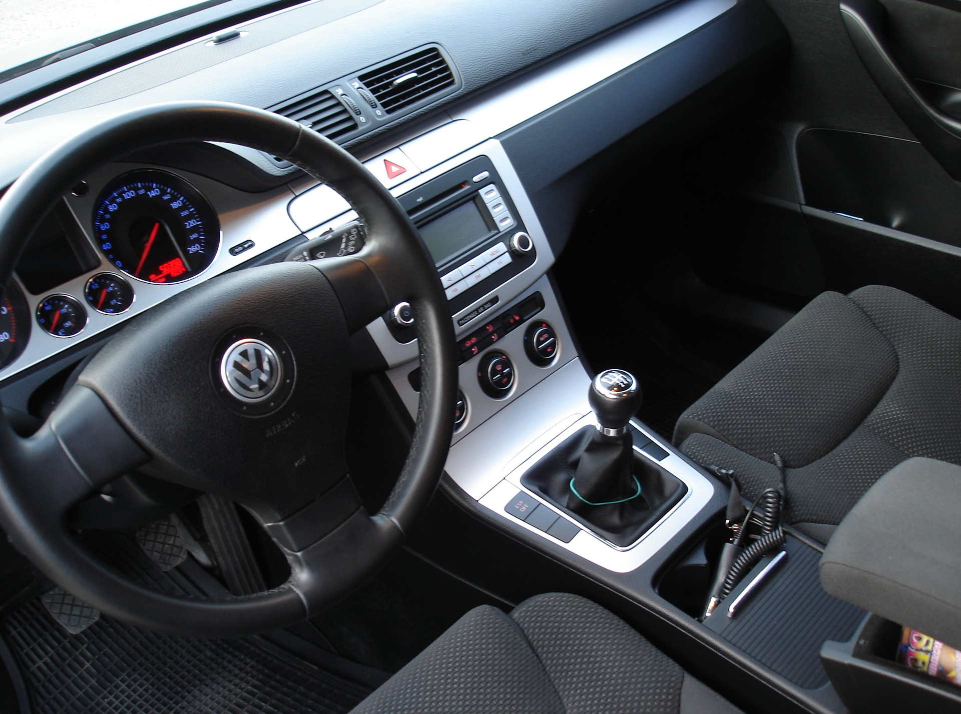 Фольксваген пассат б6 автомат. VW Passat b6 Interior. VW Passat b6 салон. Фольксваген Пассат б6 2008 салон. WV Passat b6 салон.