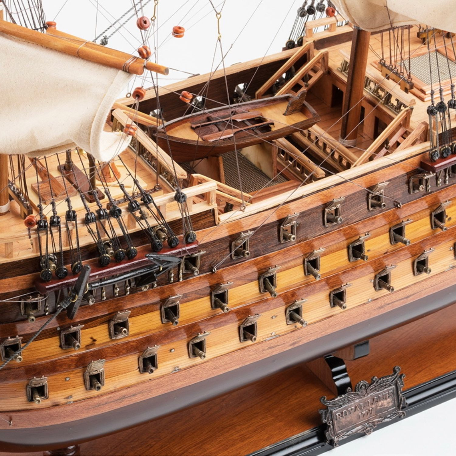 Сборка деревянных кораблей. Модель парусника Royal Louis. Корабль Ройал Луи. Модель корабля le Royal Louis. Модель рояль Луис.