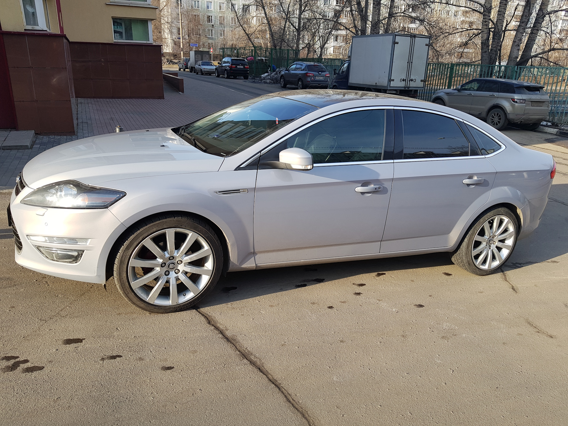 Диски мондео. Диски Ford Mondeo 4 r18. Форд Мондео 4 р19. Форд Мондео 4 на 18 дисках. Колеса Форд Мондео.