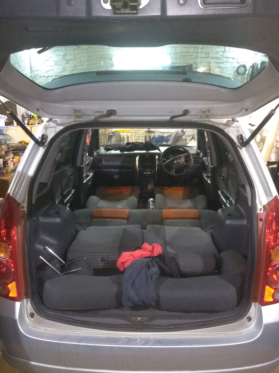 Mazda Premacy 2005 салон