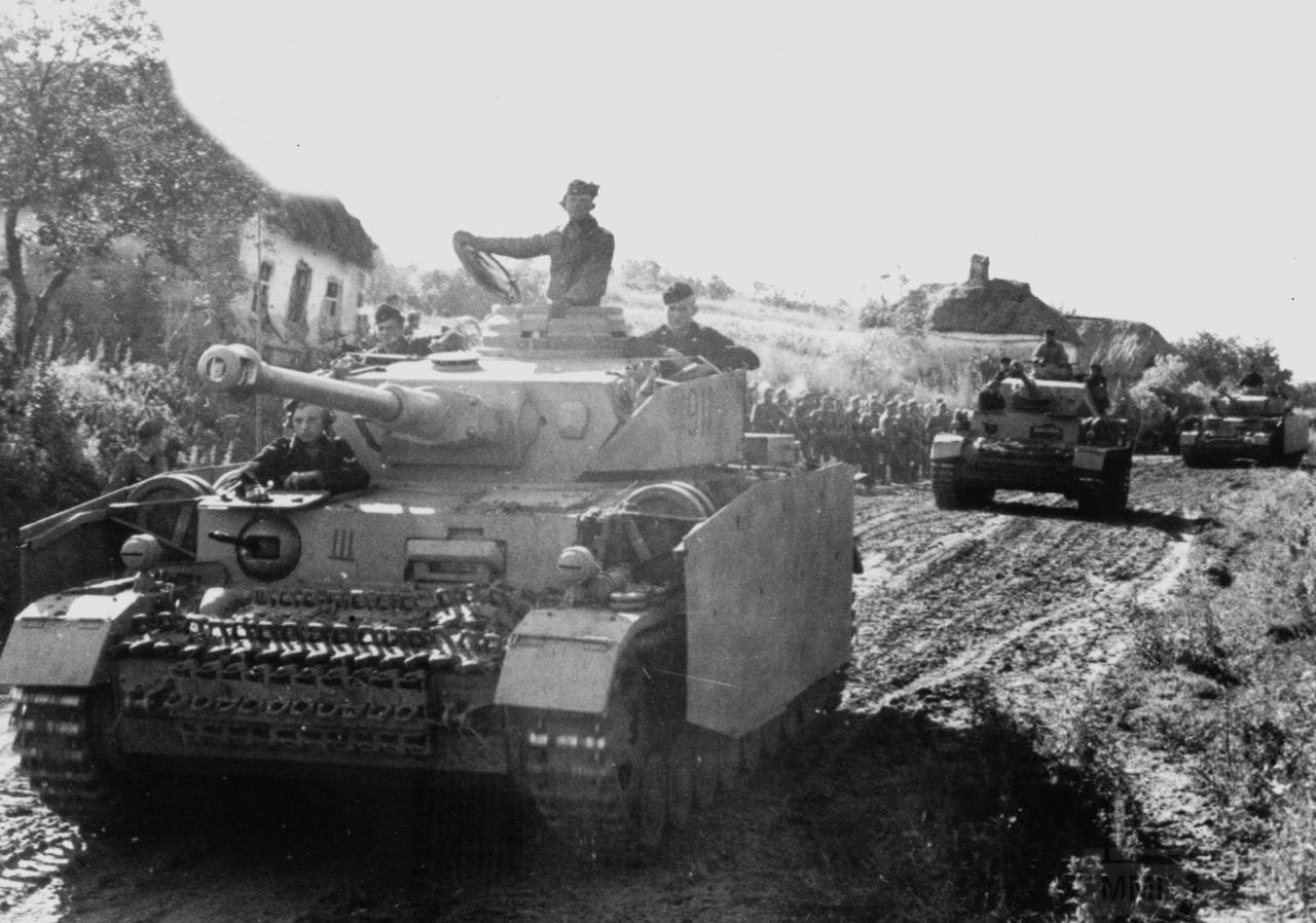 Немецкие танки курская. Танк PZ-IV 1943. PZ. IV 11. Panzer Division. Танк PZ 4 Ausf g. Pz4 Курская дуга.