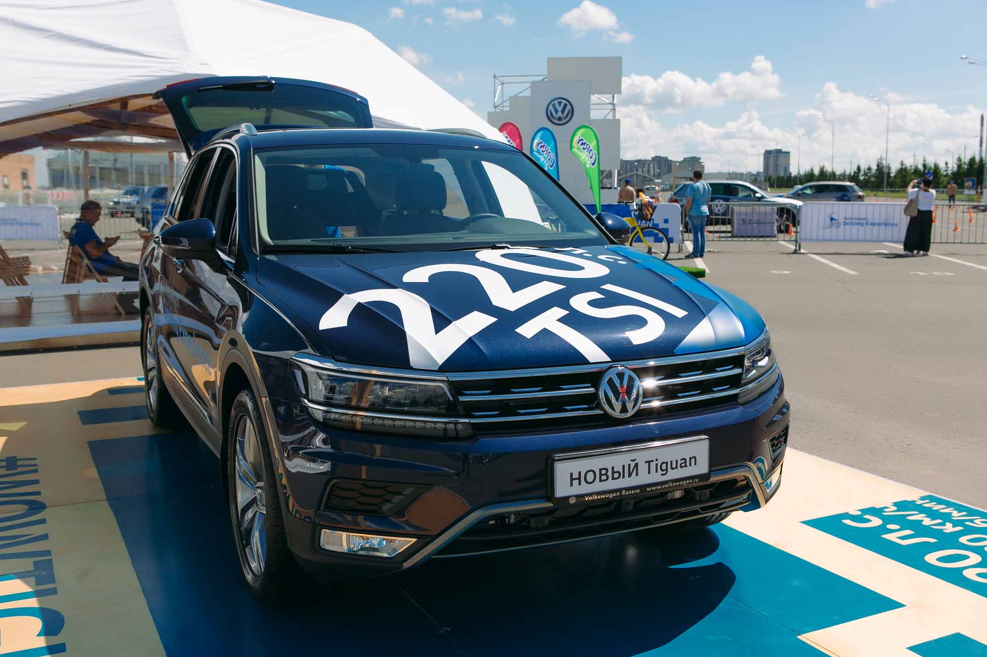 Volkswagen купить воронеж. Volkswagen experience. Новый Фольксваген Екатеринбург. Volkswagen в движении.
