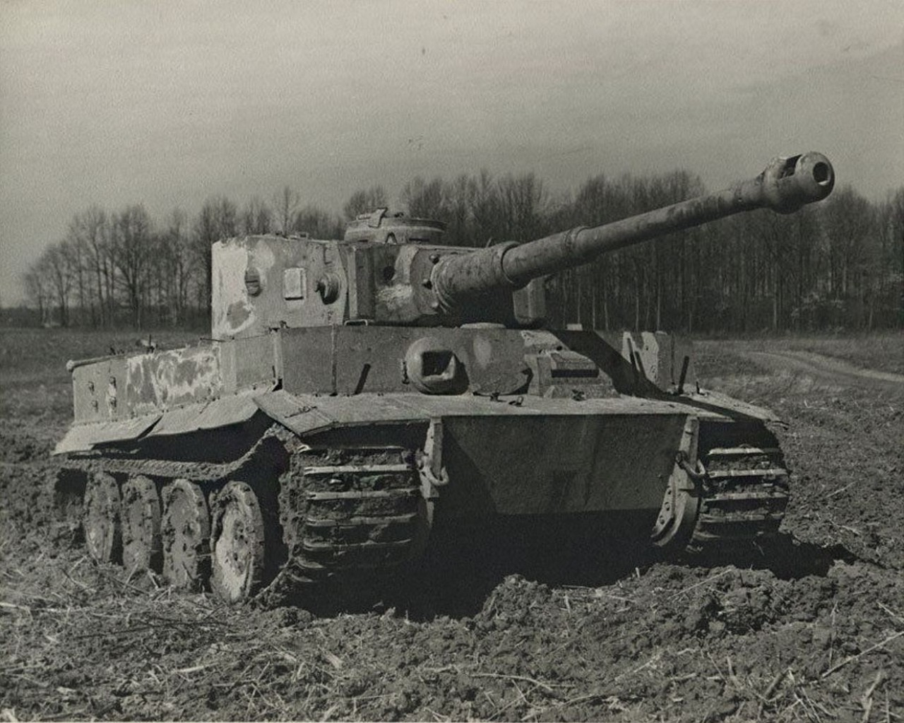 Где танк тигр. PZKPFW vi Ausf.h1 "тигр". Panzerkampfwage n vi Ausf. H1, «тигр». Panzerkampfwagen vi Ausf. H1, «тигр». H-1 Tiger.