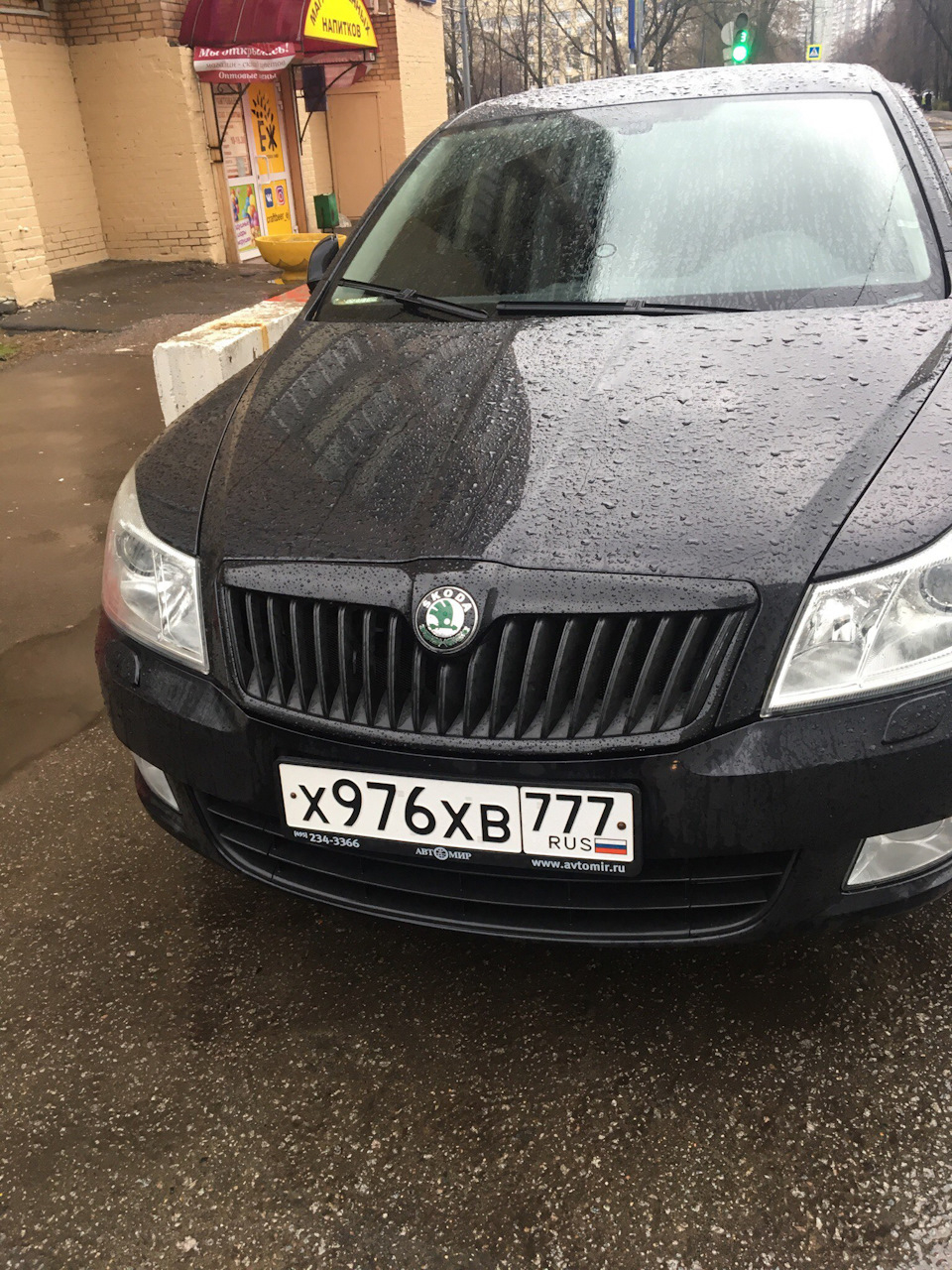 Черная решетка радиатора Шкода Октавия а5