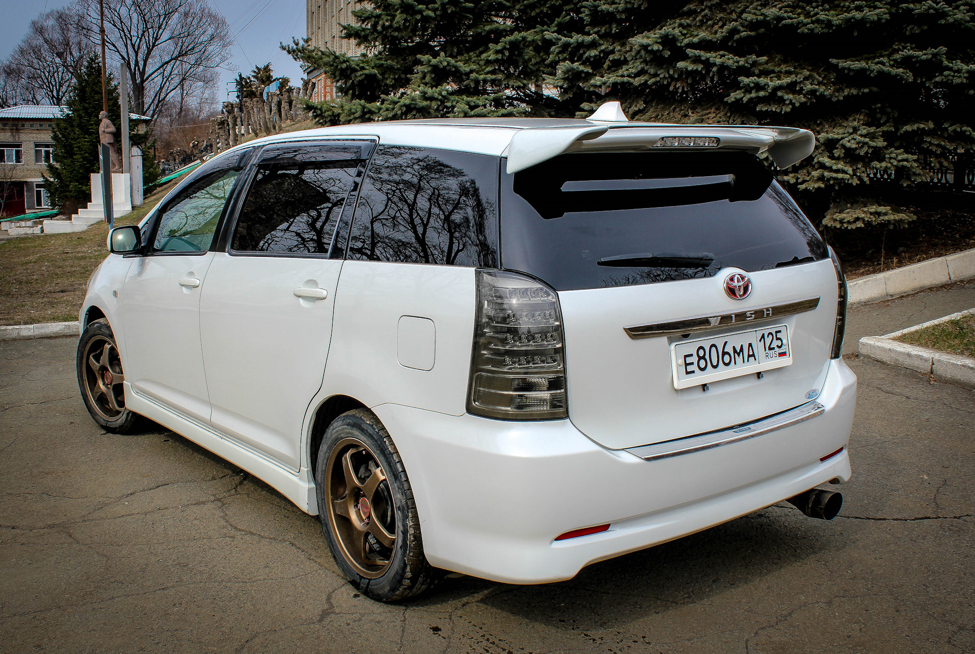 Toyota wish. Toyota Wish 2003 Tuning. Toyota Wish 2008 тюнинг. Тойота Виш 2003 в обвесе. Тюнинг Toyota Wish 2004.