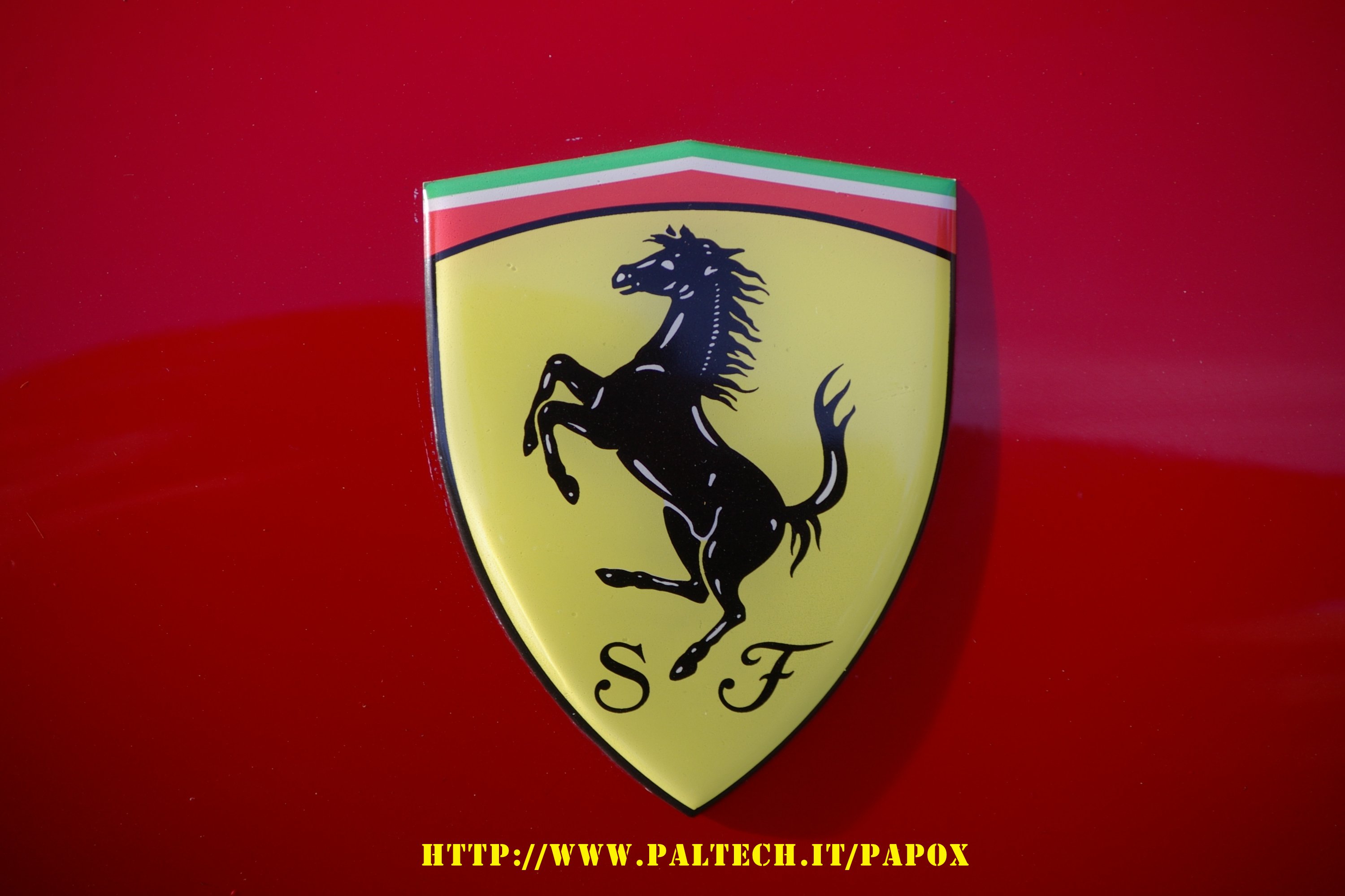 Ferrari значок