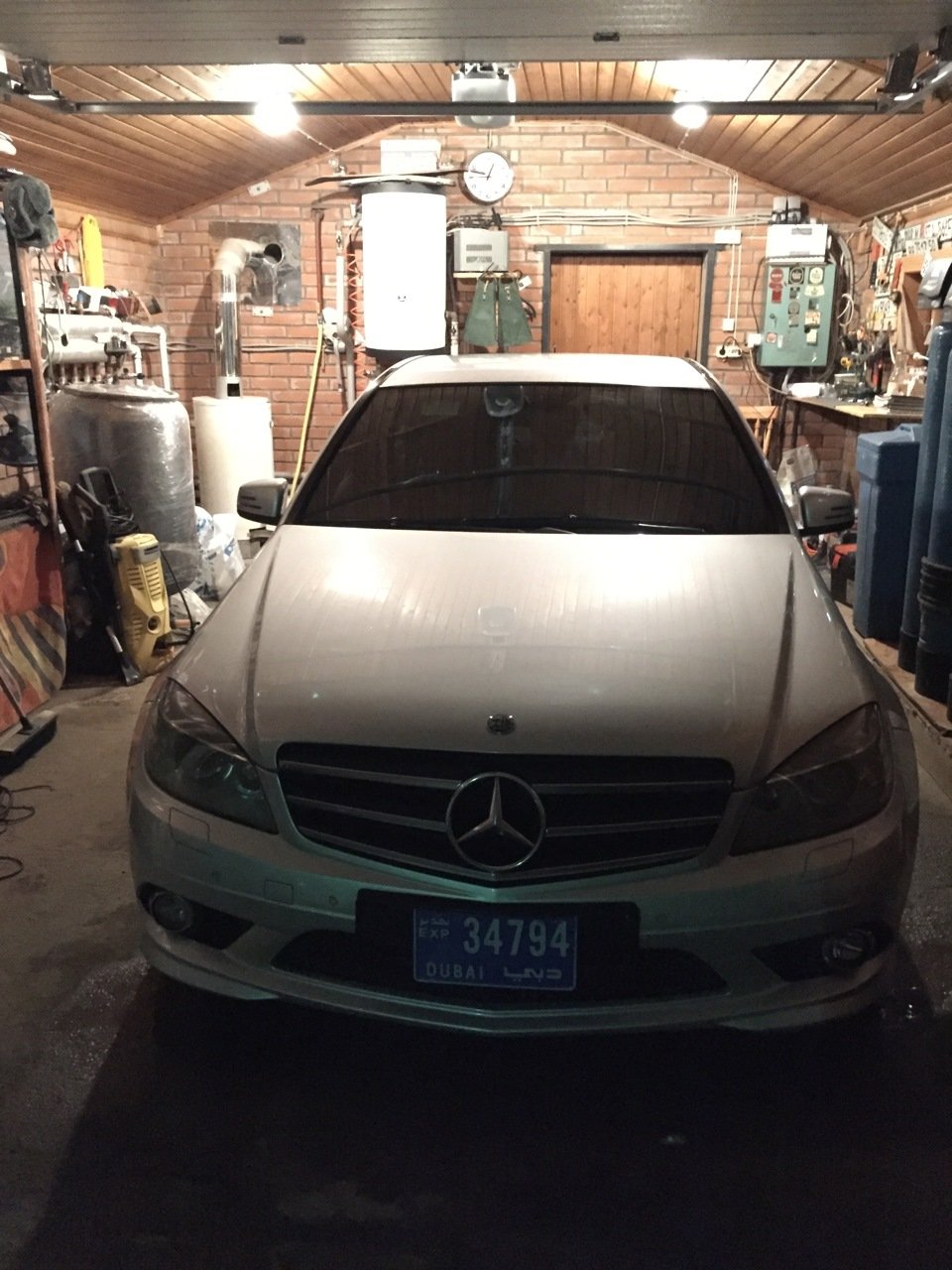 Mercedes c-class 2007 года в гараже