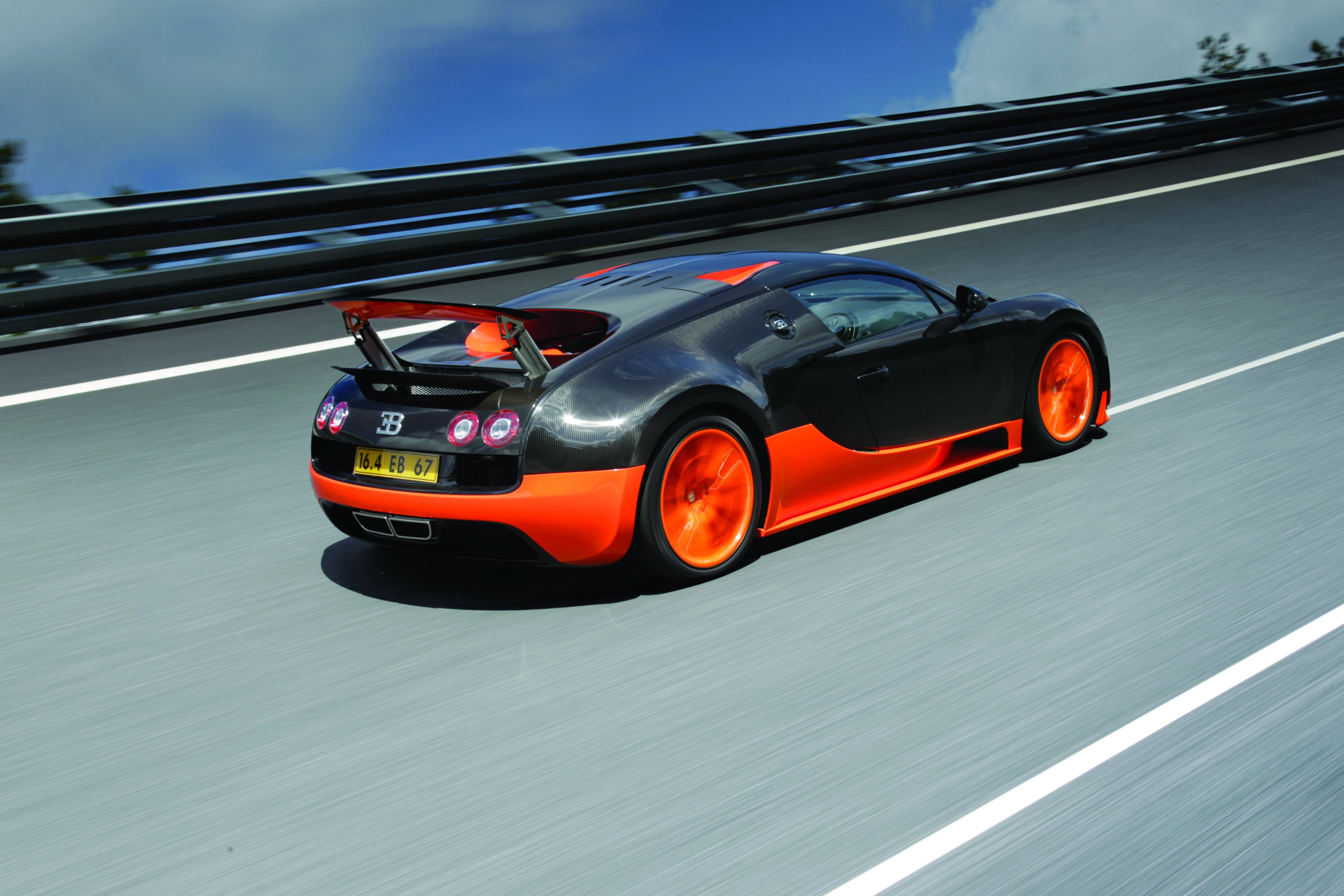 Что такое автомобиль. Bugatti Veyron 16.4 super Sport. Бугатти Вейрон 2010. 4 Место Bugatti Veyron super Sport 431 км/ч.