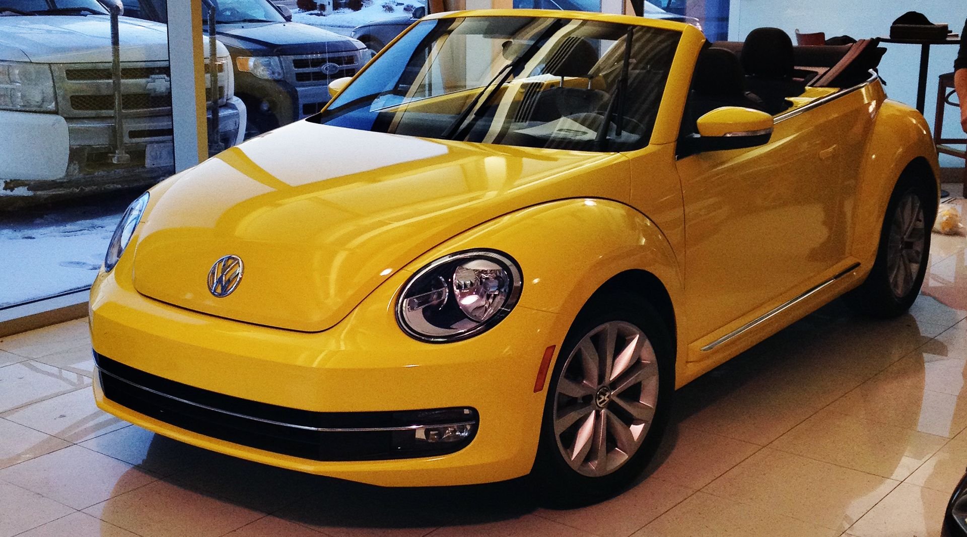 Volkswagen желтый