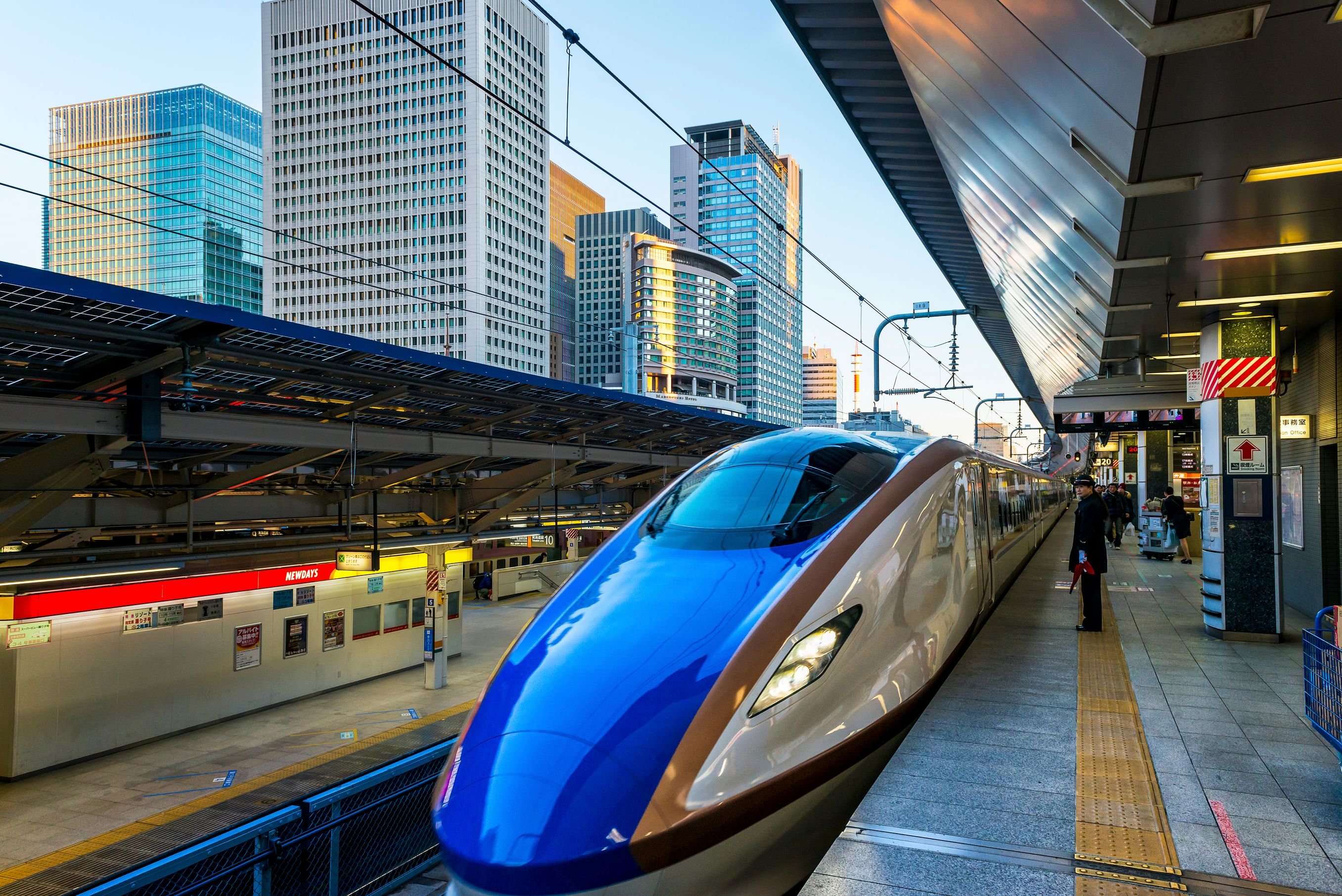 Japan speed. Поезд Токио Синкансен. Поезд Синкансэн в Японии. Высокоскоростные поезда Япония, Shinkansen. Скоростной поезд в Японии Синкансэн.