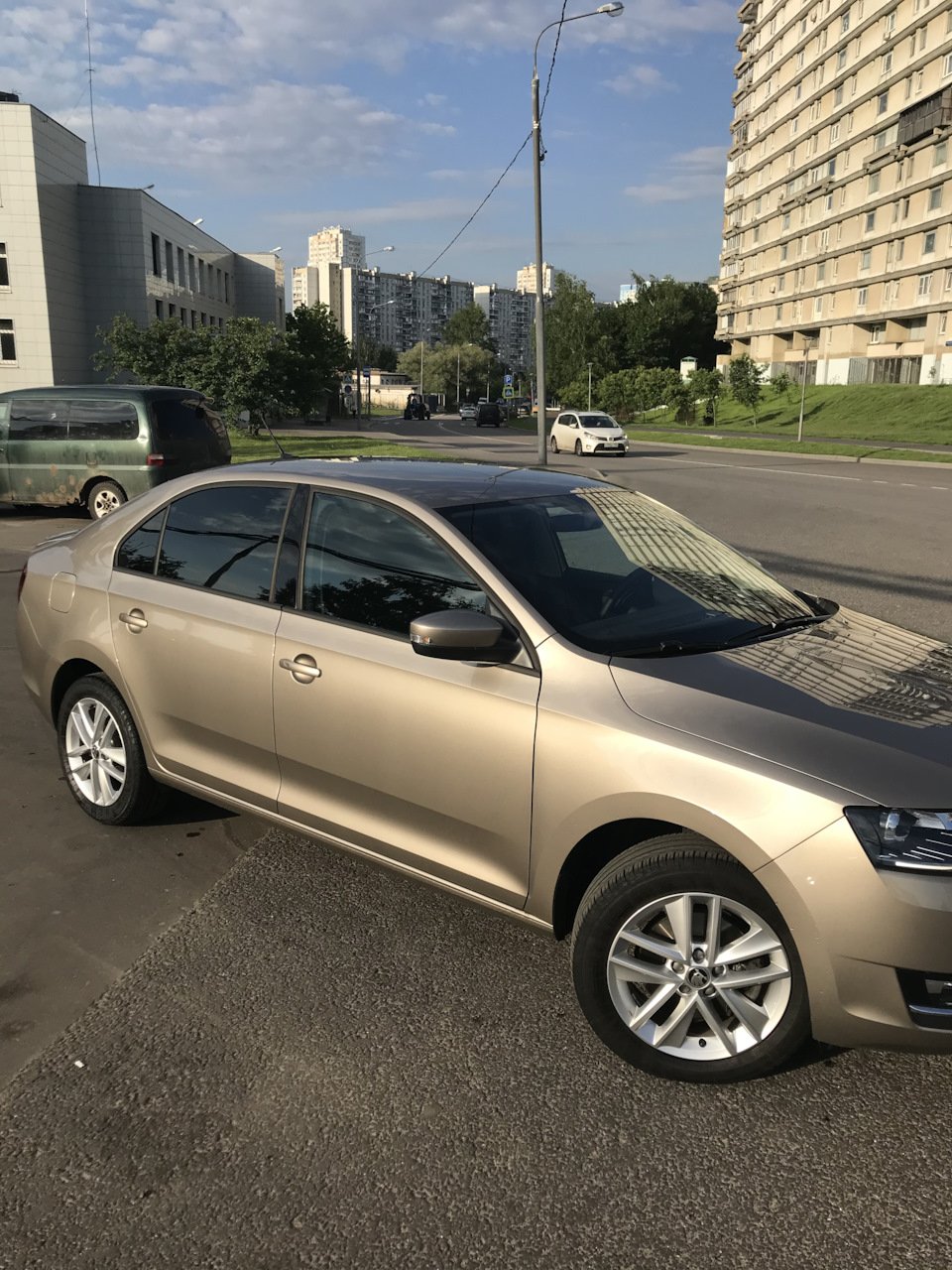 Шкода Рапид 2020 бежевый металлик