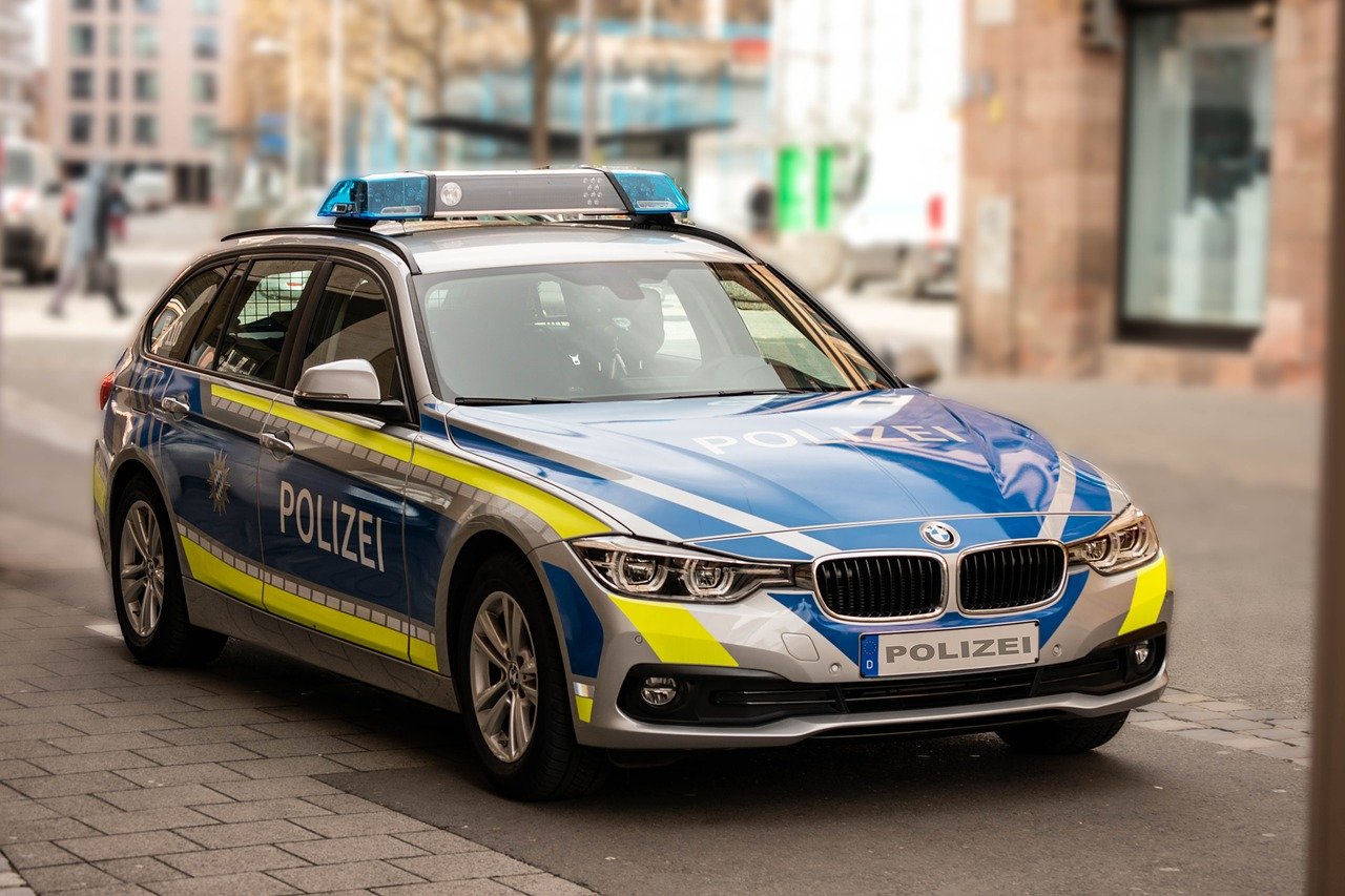 Машина милиционера. BMW Polizei. Polizei Штутгарт. Mercedes. Полицейская машина. Машина "полиция".