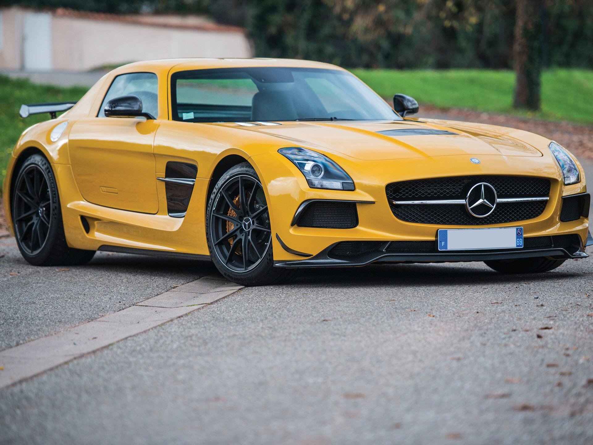 Мерседес SLS AMG оранжевый