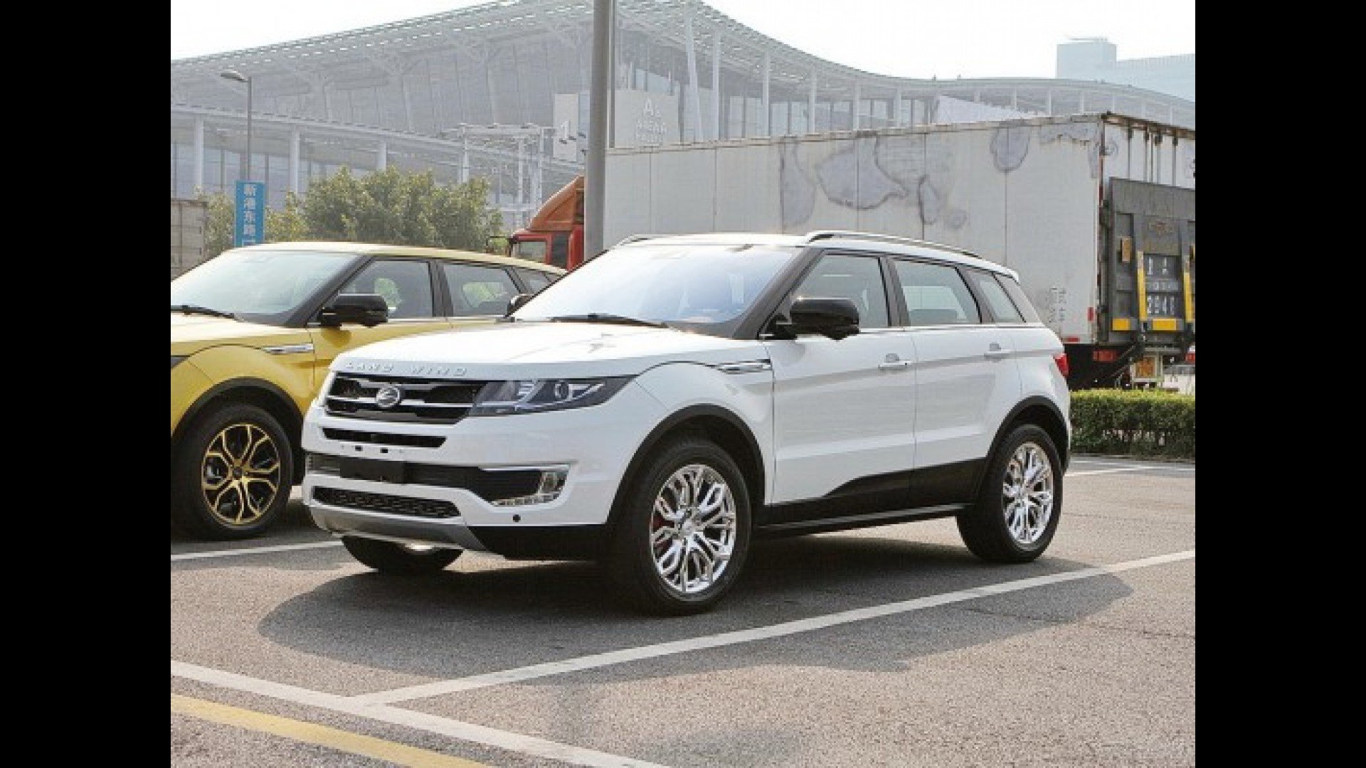 Китайский аналог. Китайский ленд Ровер Эвок. Китайский range Rover Evoque. Landwind x7 и range Rover Evoque. Китайский Рендж Ровер Landwind x7.