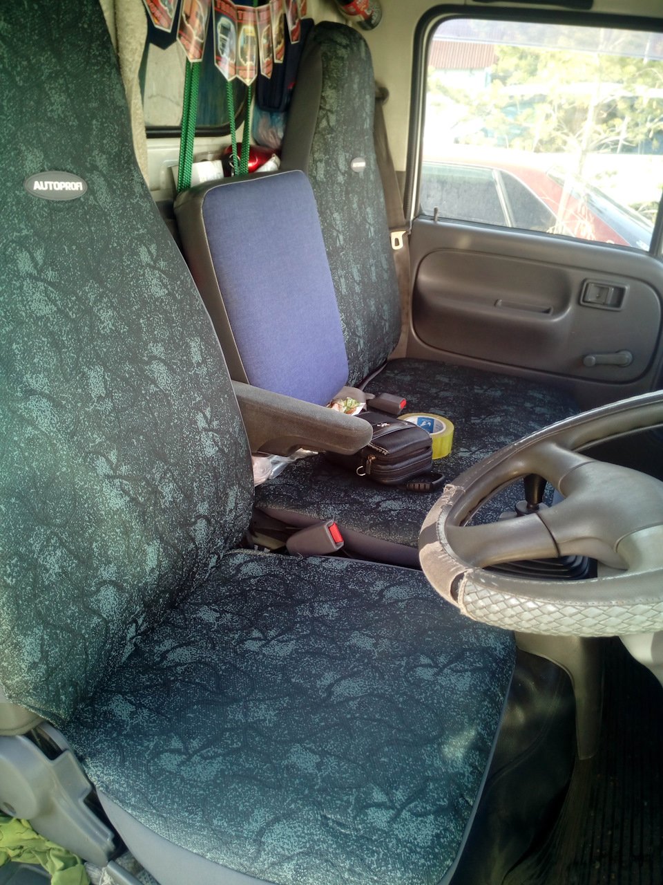 Isuzu Elf van