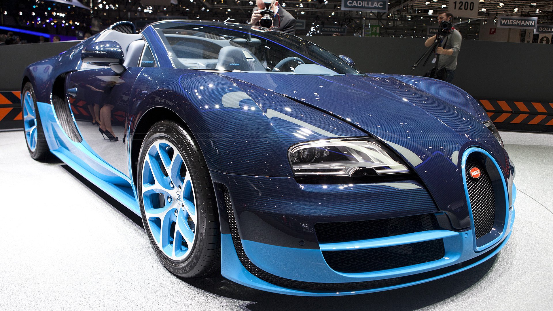 Что такое бугатти. Бугатти 2023. Bugatti Veyron Grand Sport Vitesse 2012. Бугатти Вейрон 2022. Bugatti Veyron 2023.