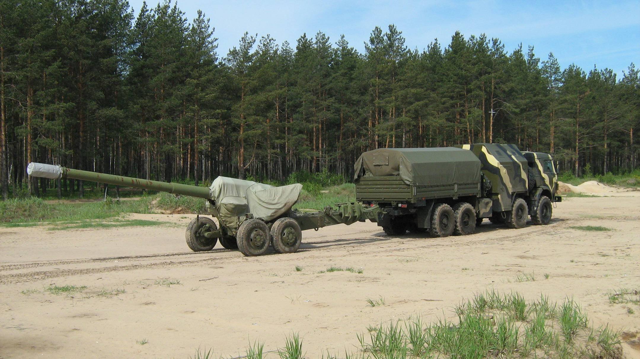 Эвакуации военной техники. КАМАЗ 6350 артиллерийский тягач медведь. КАМАЗ 63501 артиллерийский тягач. КАМАЗ 6350 артиллерийский. КАМАЗ 6350 С прицепом.