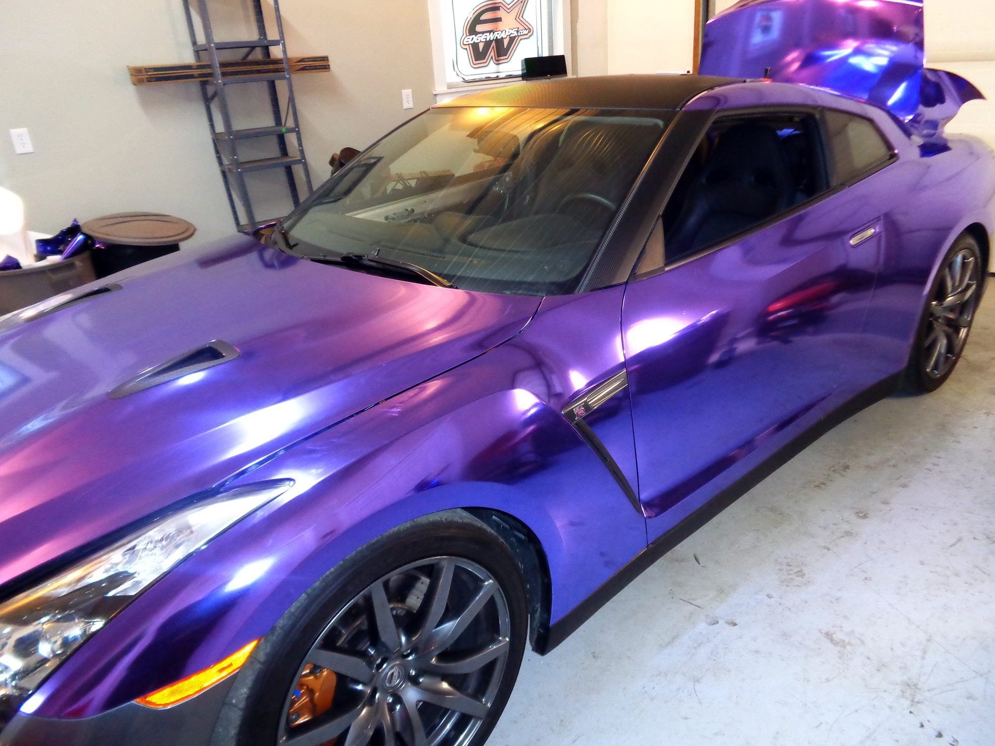 Фиолетовый хамелеон. Nissan GTR фиолетовый. ГТР 666 фиолетовый хамелеон. Фиолетовая краска для авто. Фиолетовая пленка на авто.