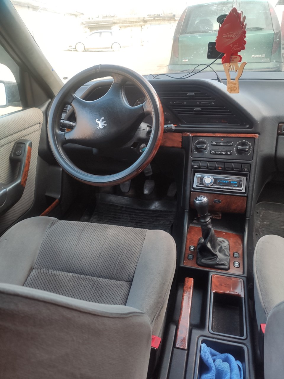 Peugeot 605 1991 салон