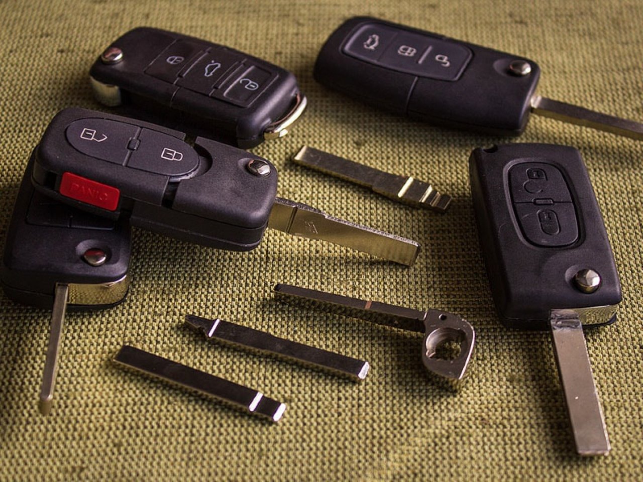 Ремонт ключ качественный ремонт ключ. Ключ автомобильный. Ключи от машины. Чип ключ для автомобиля. Дубликат автомобильного ключа.