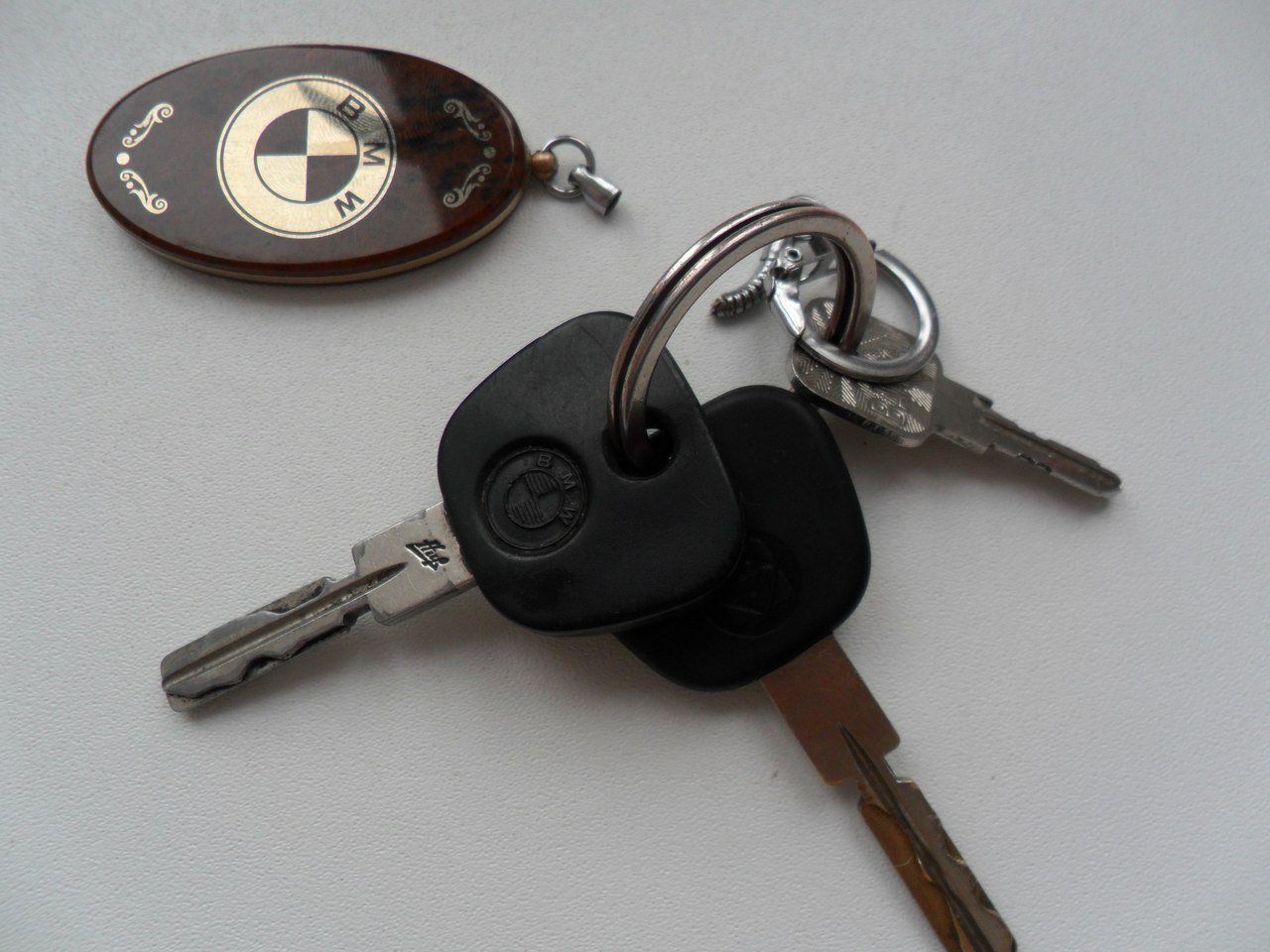 Ключи от машины на столе