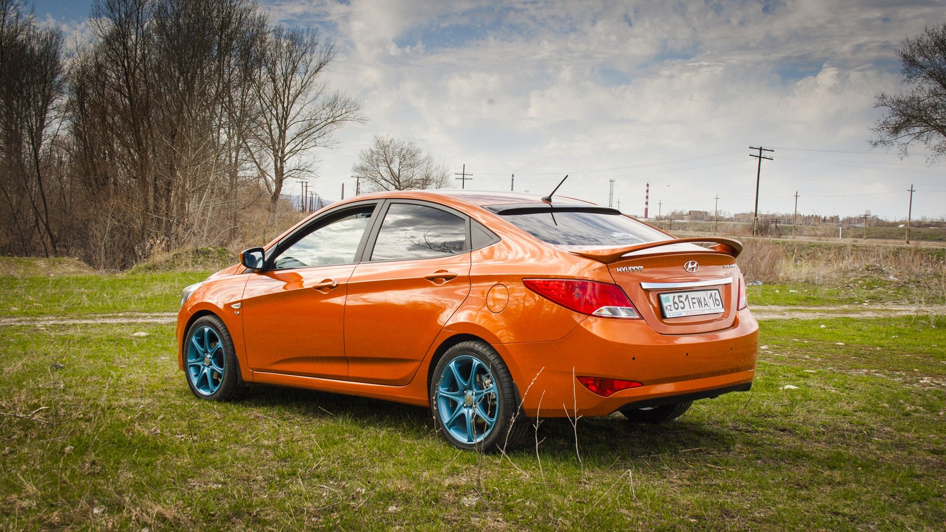 Солярис со. Хендай Солярис оранжевый. Хендай Солярис r17 оранжевая. Hyundai Solaris 2014 оранжевый. Хендай Солярис 2 оранжевый.