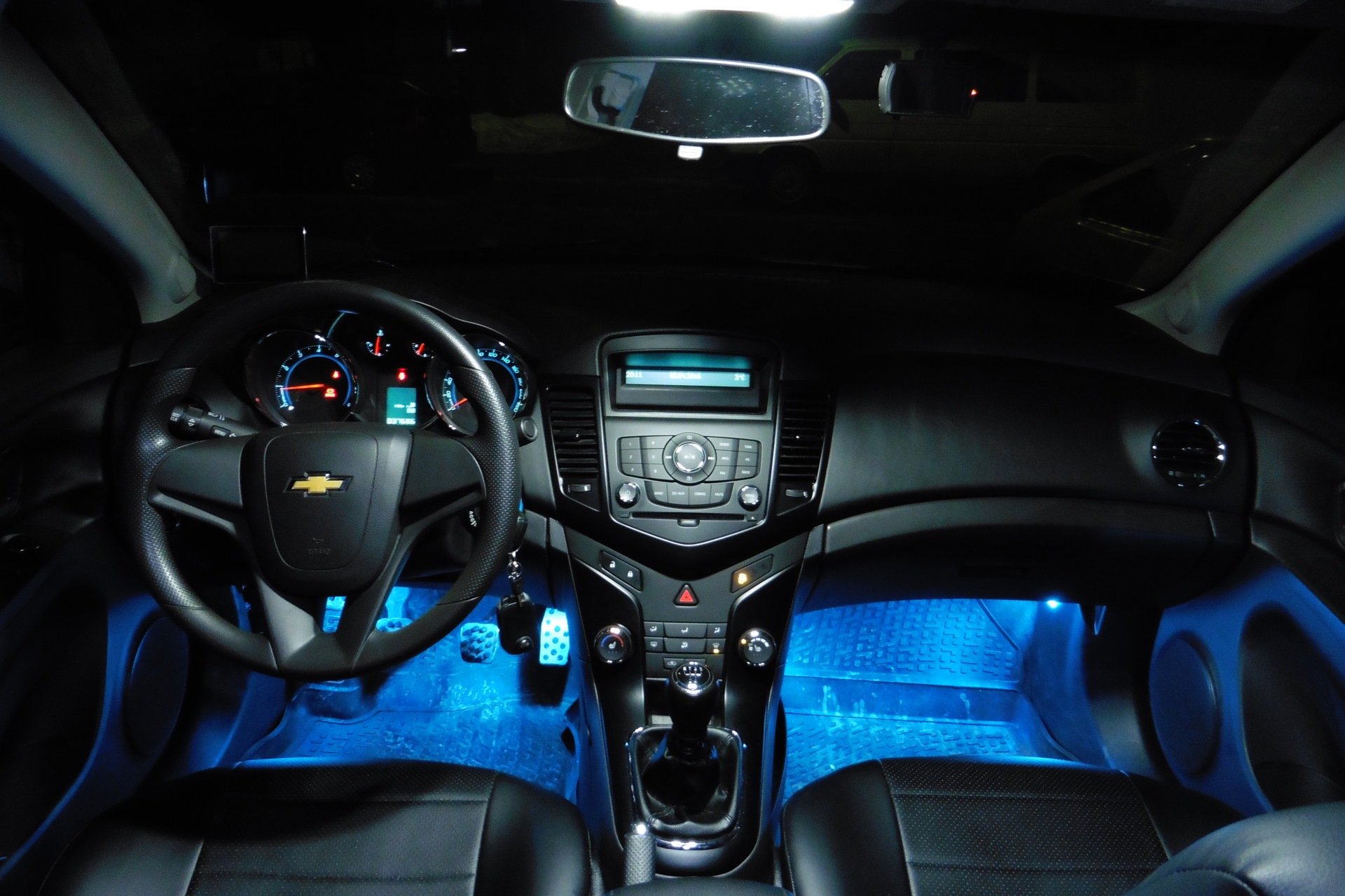 Шевроле внутри салона. Chevrolet Cruze 2012 салон. Chevrolet Cruze Interior Tuning. Chevrolet Cruze внутри. Chevrolet Cruze Hatchback салон.