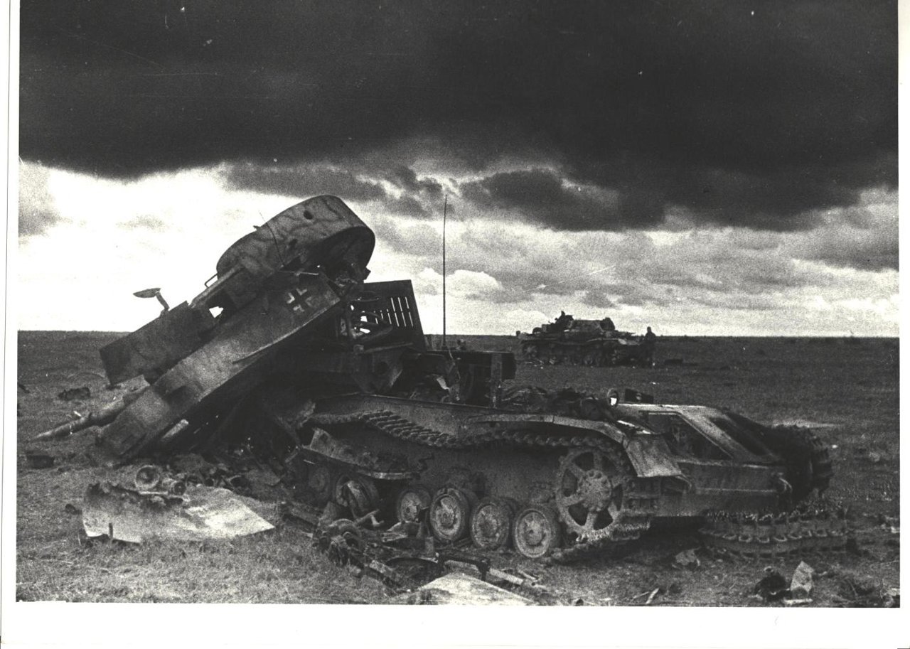 Немецкие танки 1941. Подбитые немецкие танки 1939. Подбитый немецкий танк 1941. Фото подбитых танков ВОВ 1941-1945. Танк Черчилль подбитый.