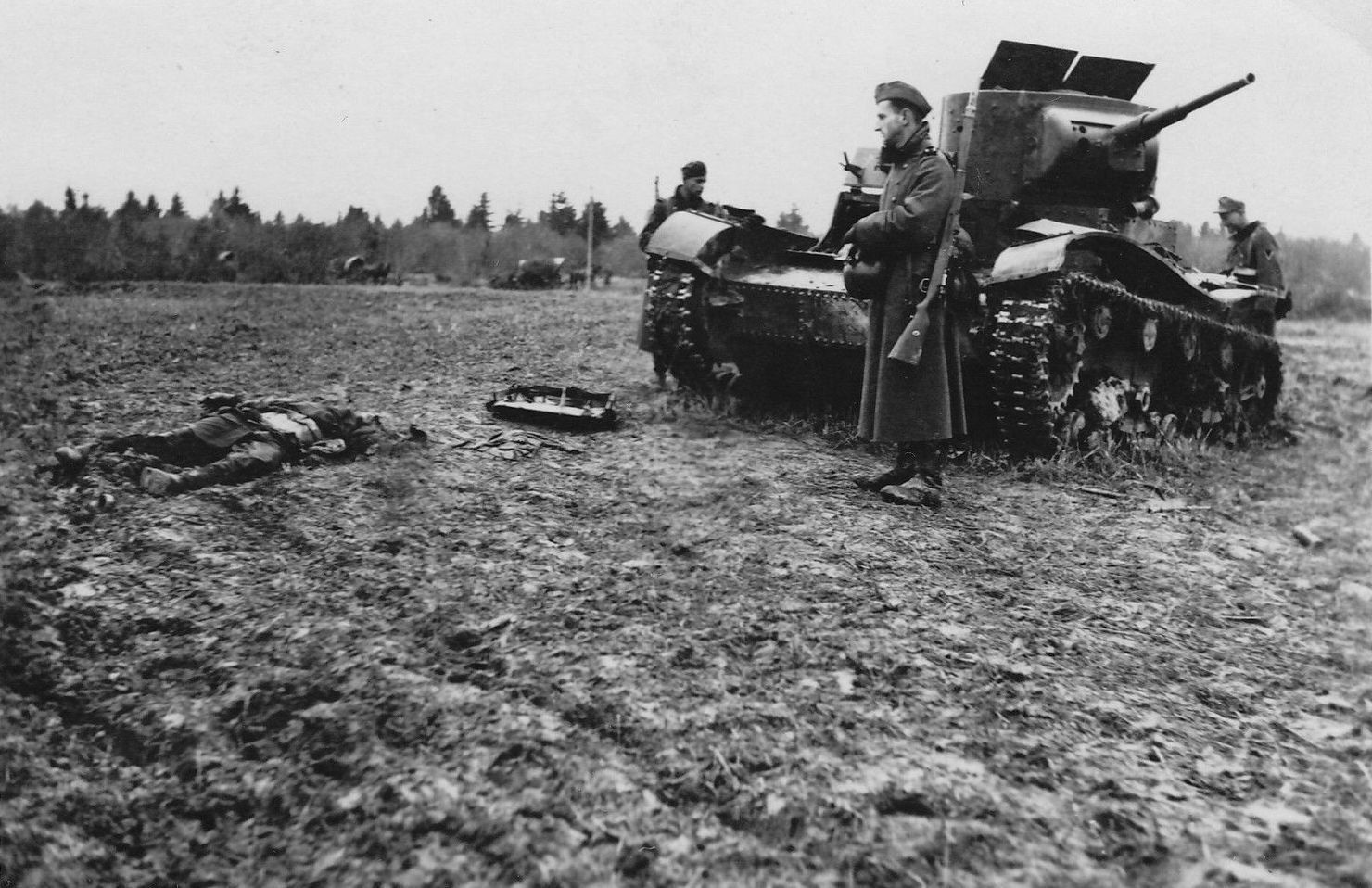Потери немецких танков. Подбитые немецкие танки 1941. Т-26 танк подбитые 1941. Подбитая Советская техника в 1941.