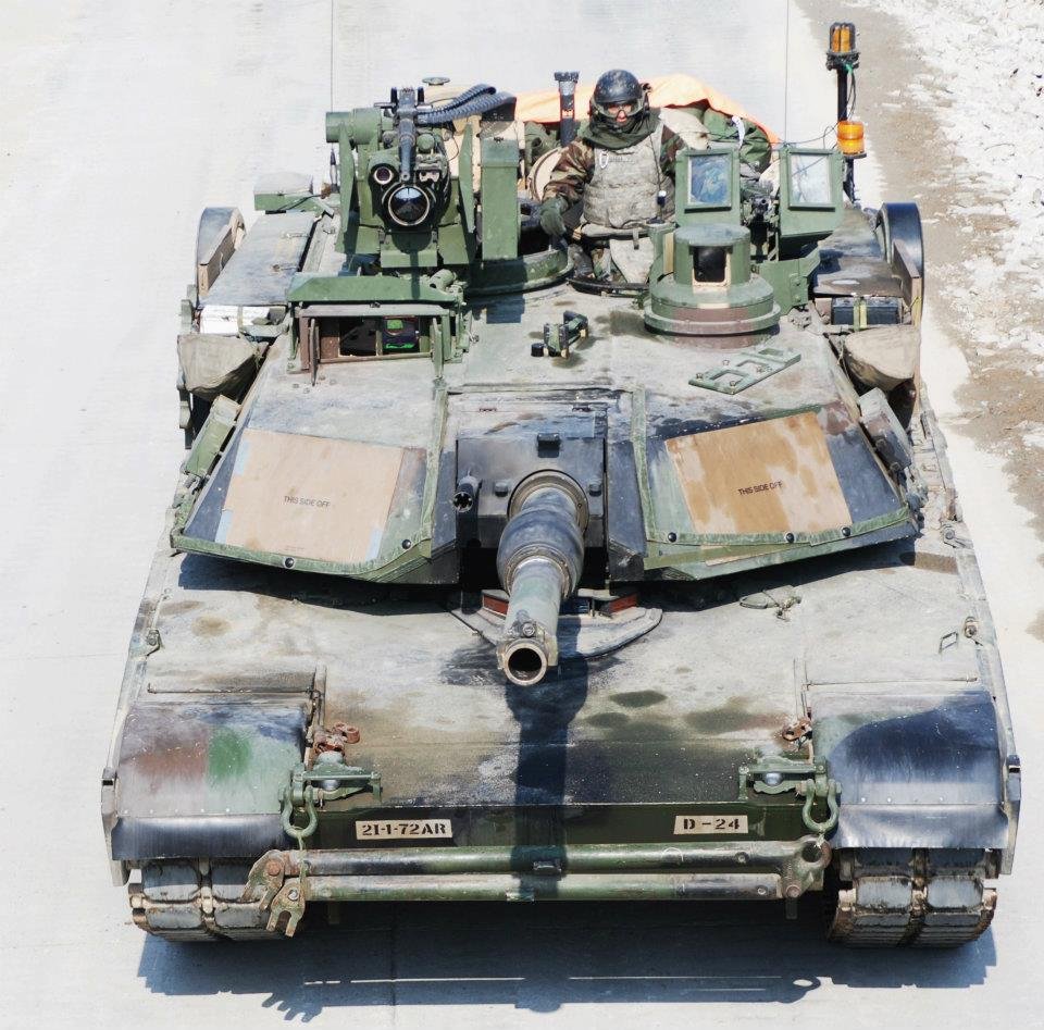 Урановая броня абрамса. Танк m1 Abrams внутри. Броня m1 Abrams. M1 Абрамс внутри. Танк m1a2 Abrams внутри.