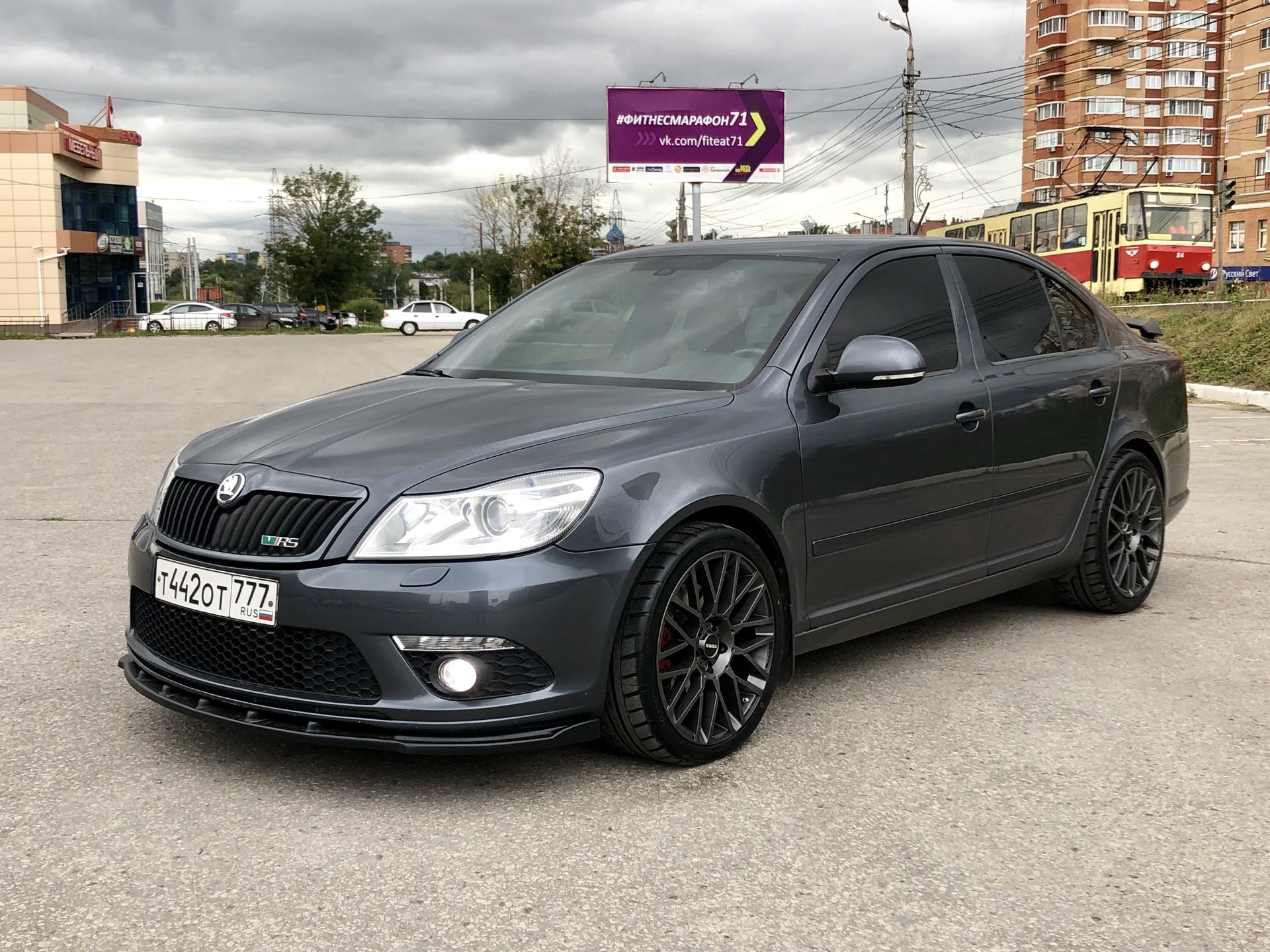 Колеса на шкоду октавию а5. Skoda Octavia a5 черная r17. Skoda Octavia a5 2011 черная. Skoda Octavia a5 RS черная. Skoda Octavia a5 r18.