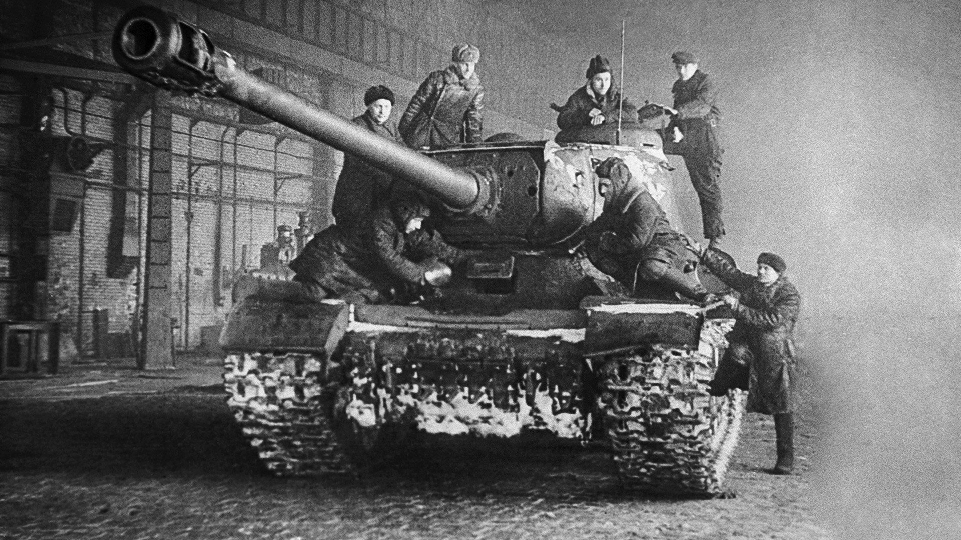 Ис 2 год. Танк ИС-2. Танк ИС 2 времен Великой Отечественной войны-. Танк ИС 2 на войне.